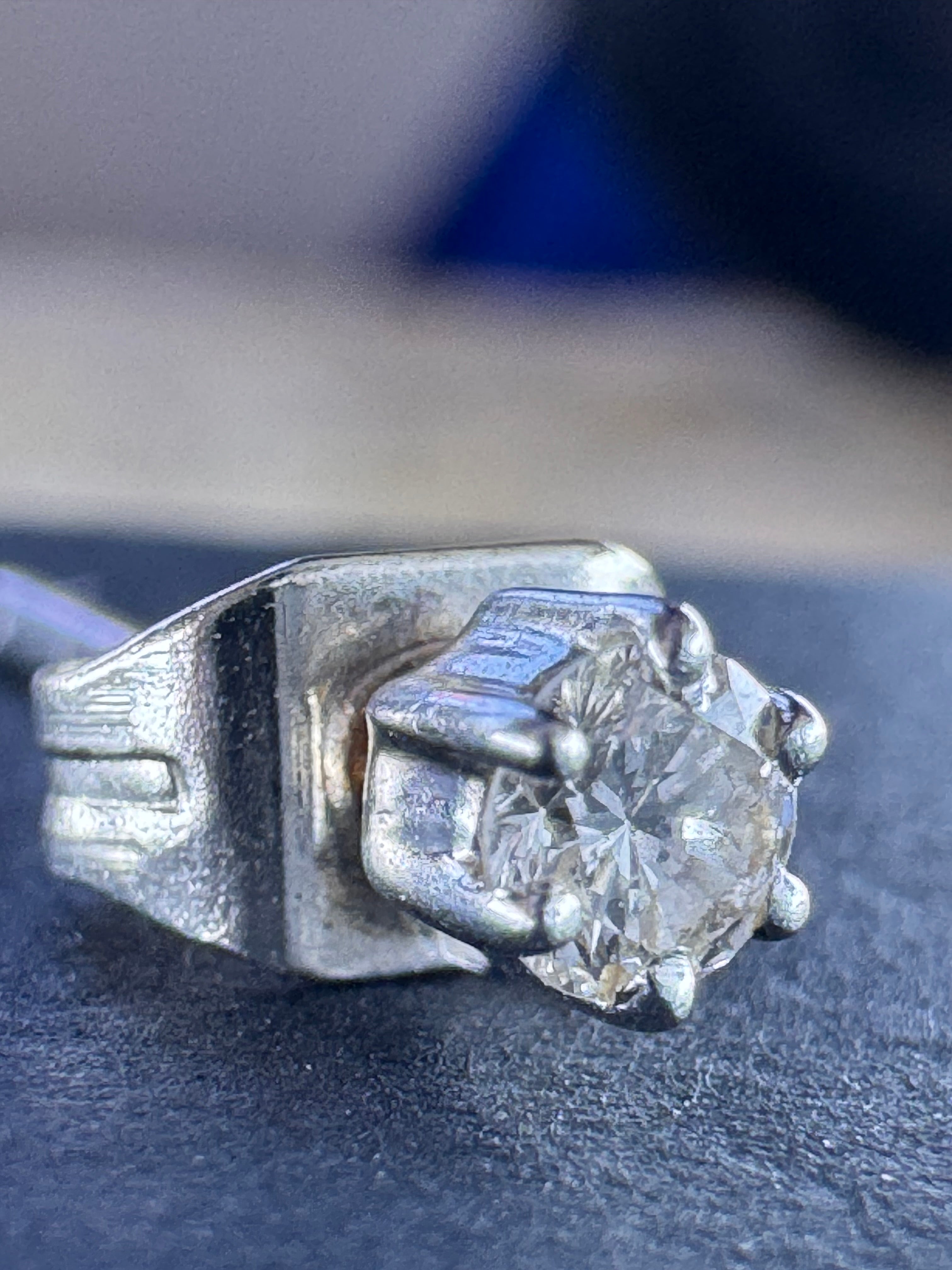 18ct White Gold Diamond Earrings 0.1ct (approx each)