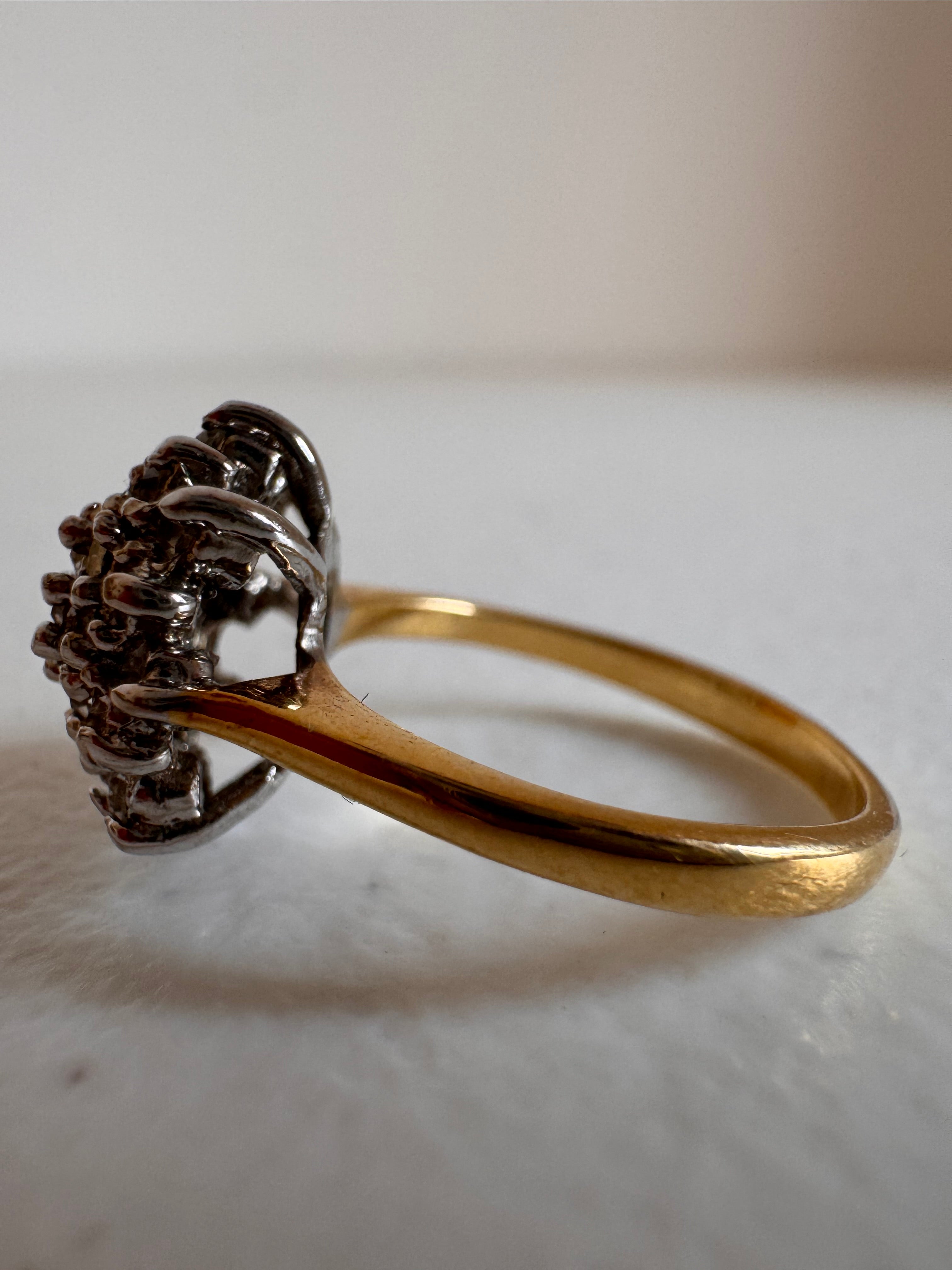 Lot 37: Gold and white stone Ring (Estimate £20-30)
