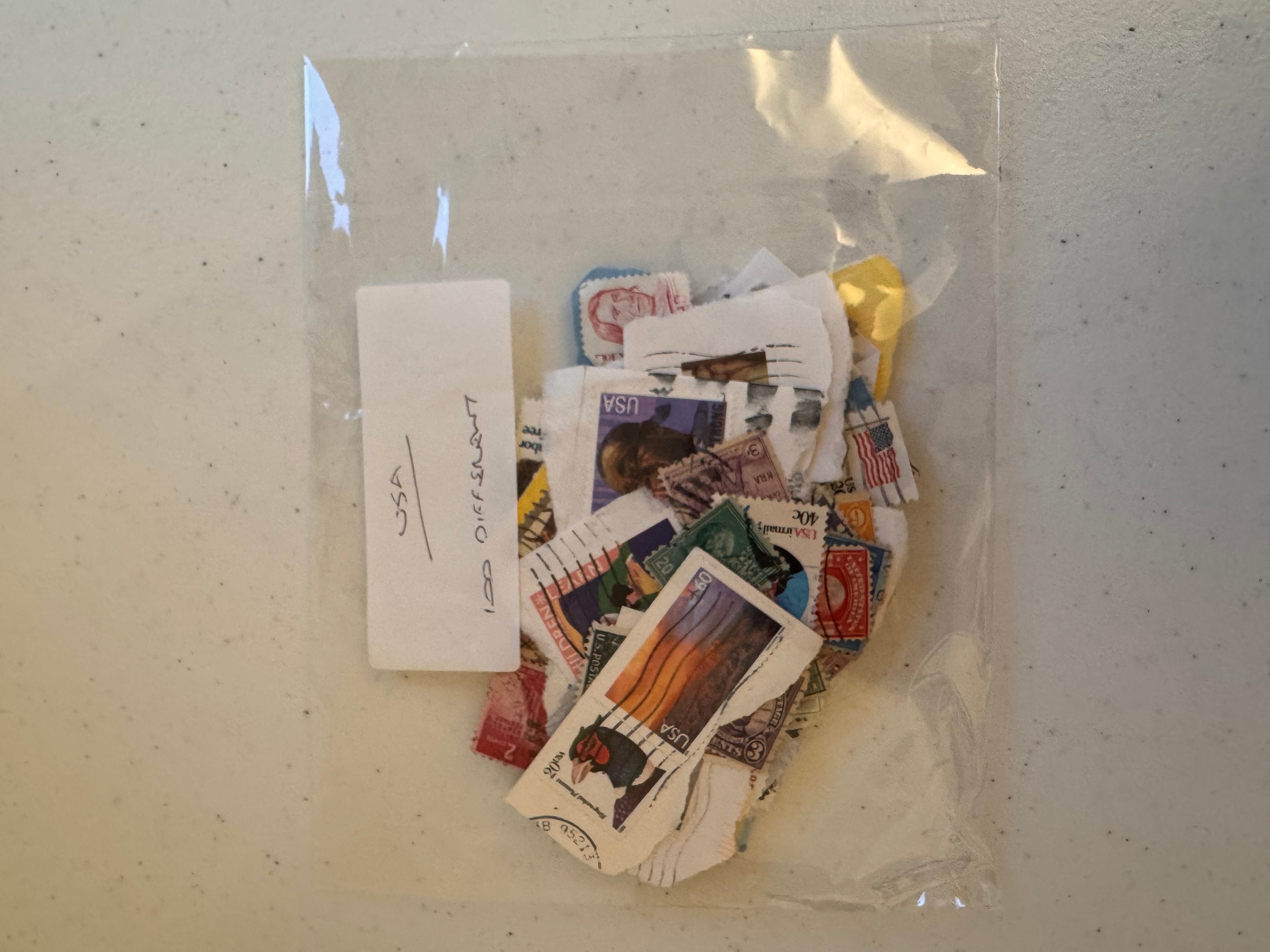 Lot 65: USA Stamps x 100  (Estimate £10-20)