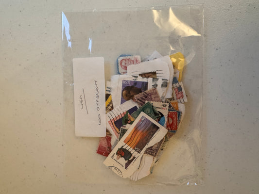 Lot 65: USA Stamps x 100  (Estimate £10-20)