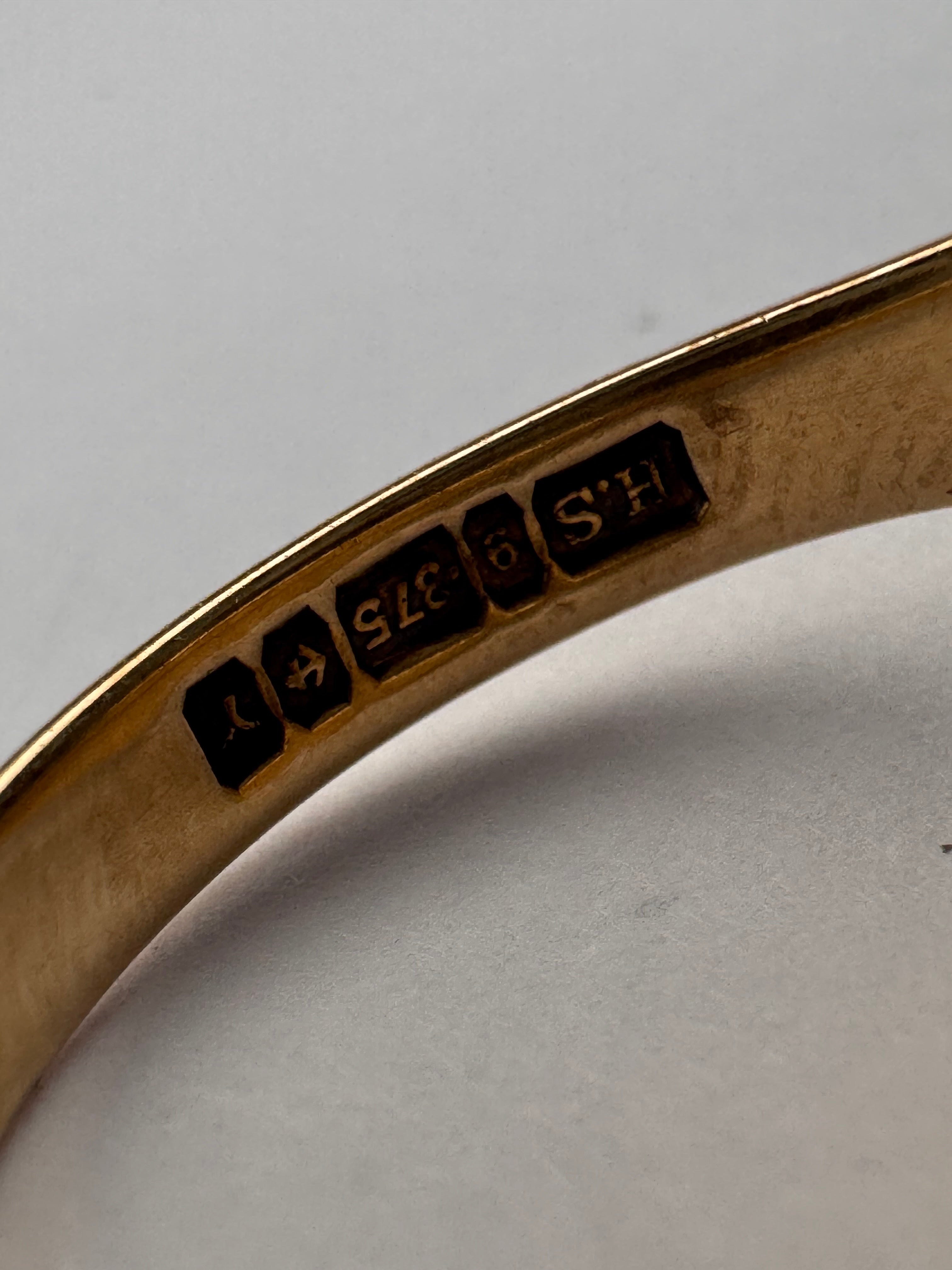 9ct Oval Yellow Gold Sun Rise Signet Ring