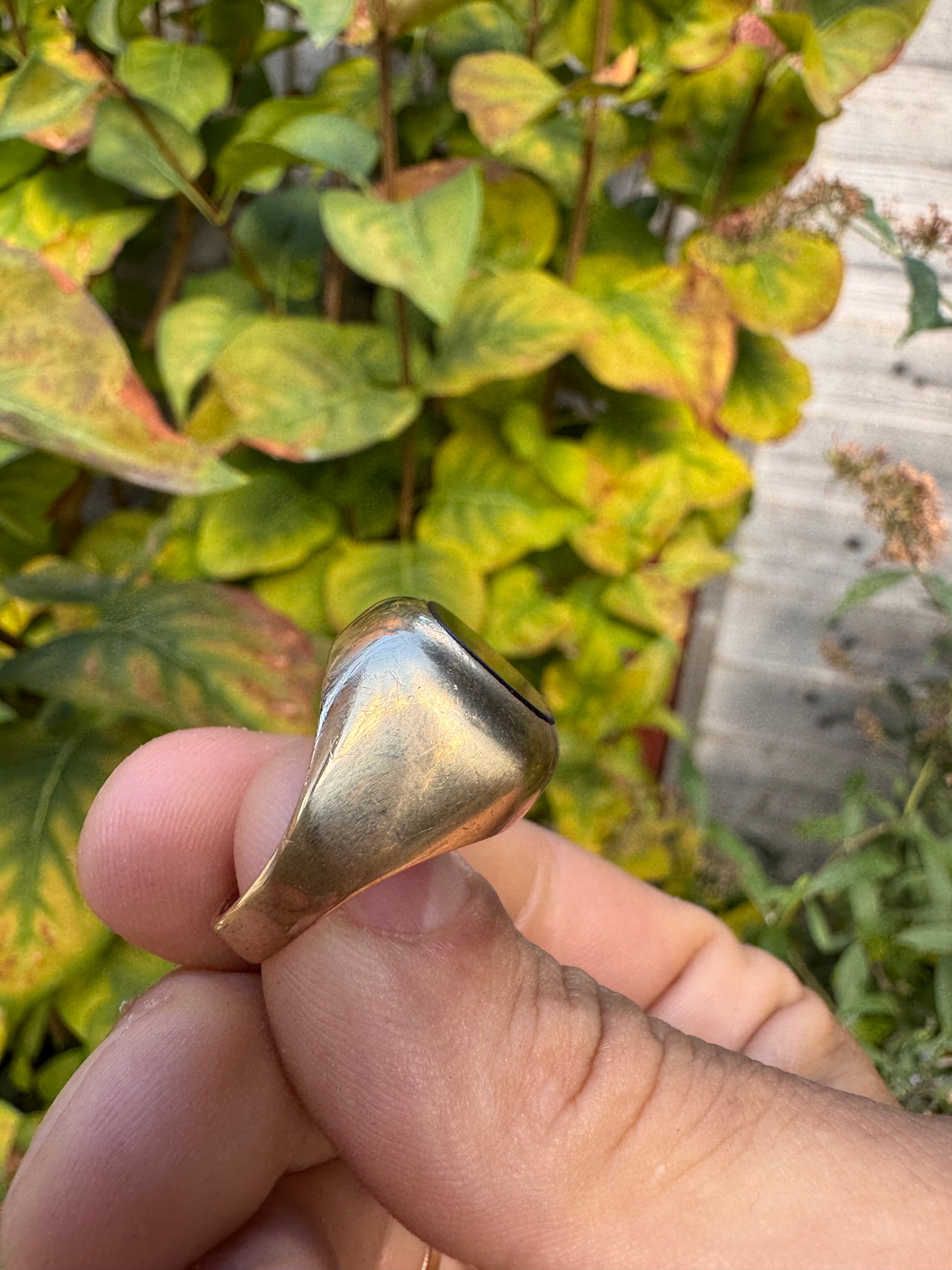9ct Onyx Yellow Gold Ring