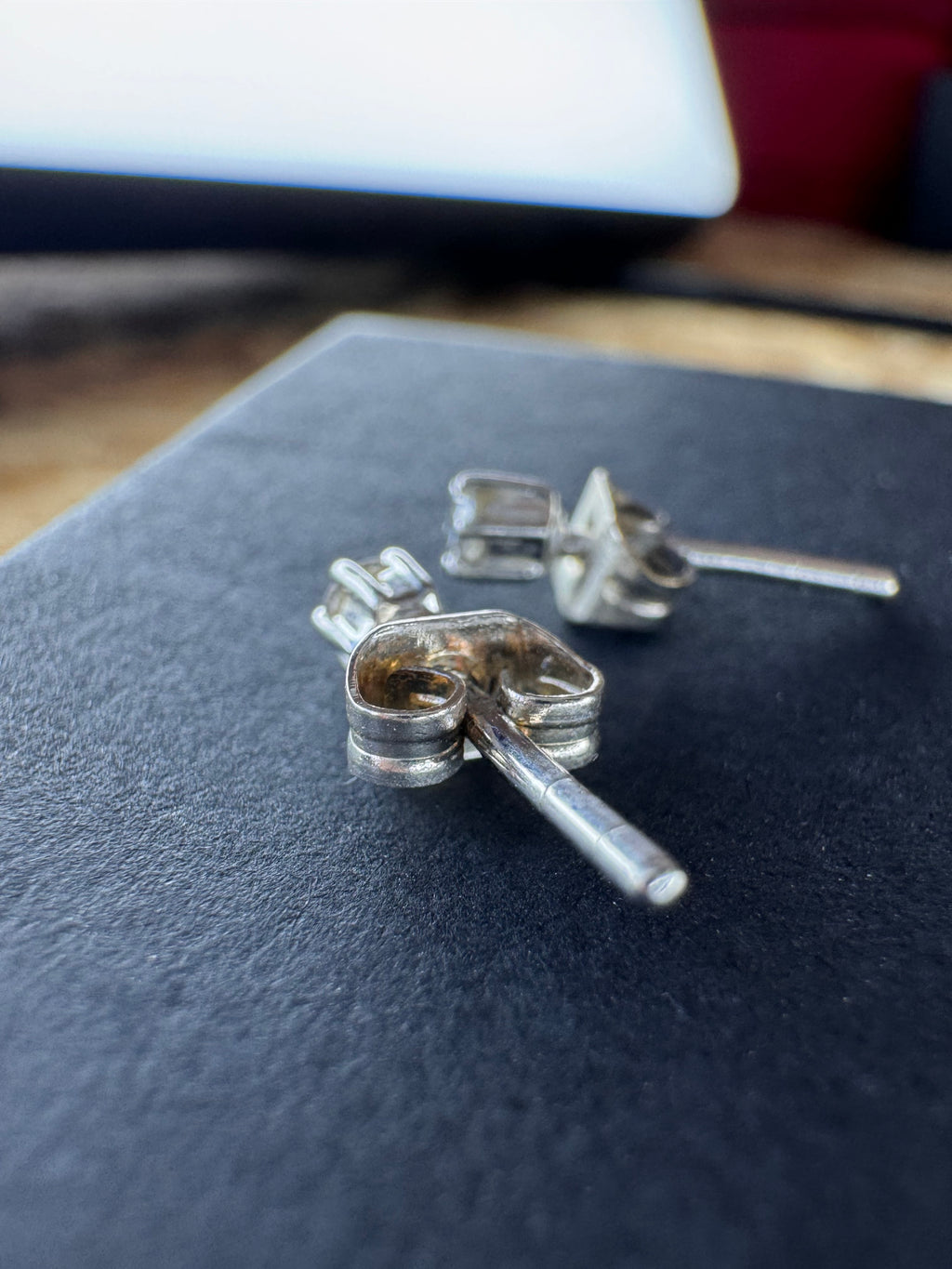 18ct White Gold Diamond Earrings 0.1ct (approx each)