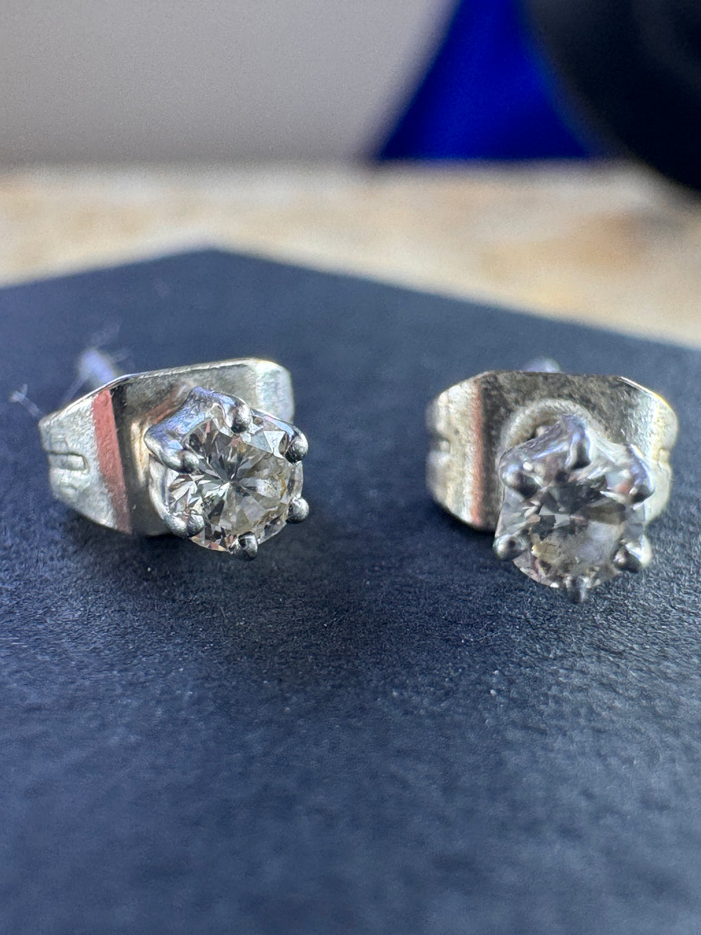 18ct White Gold Diamond Earrings 0.1ct (approx each)