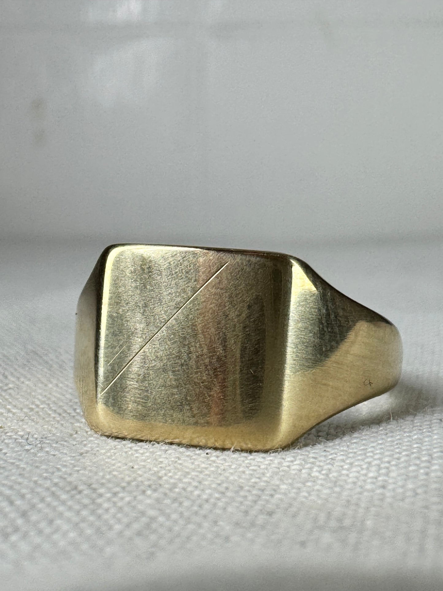 Vintage 9ct Yellow Gold Square Signet Ring