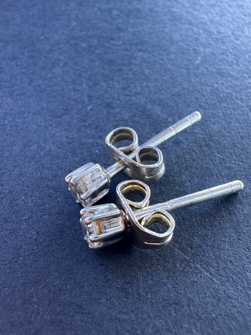 18ct White Gold Diamond Earrings 0.1ct (approx each)