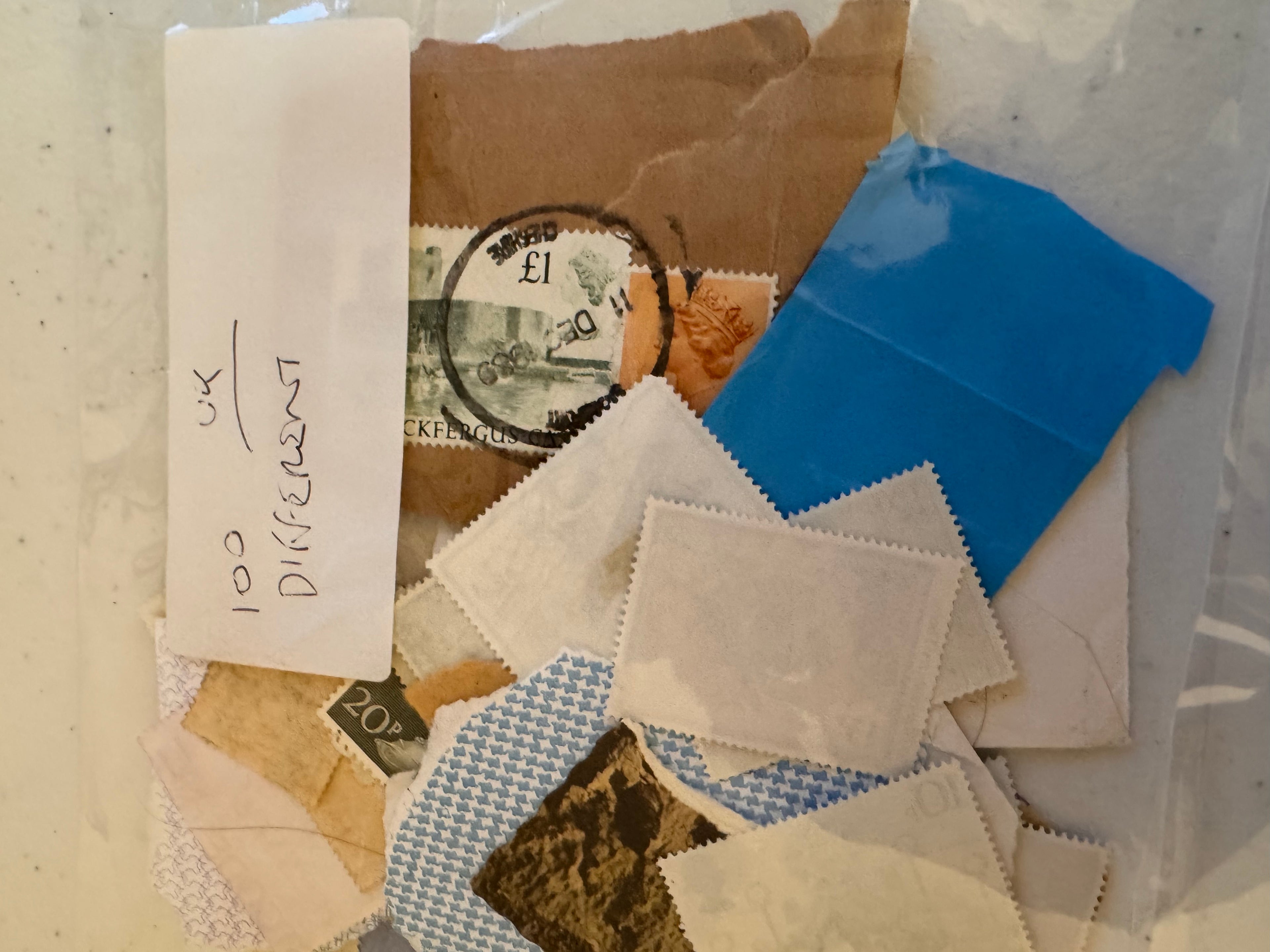 Lot 67: UK Stamps x 200  (Estimate £10-20)