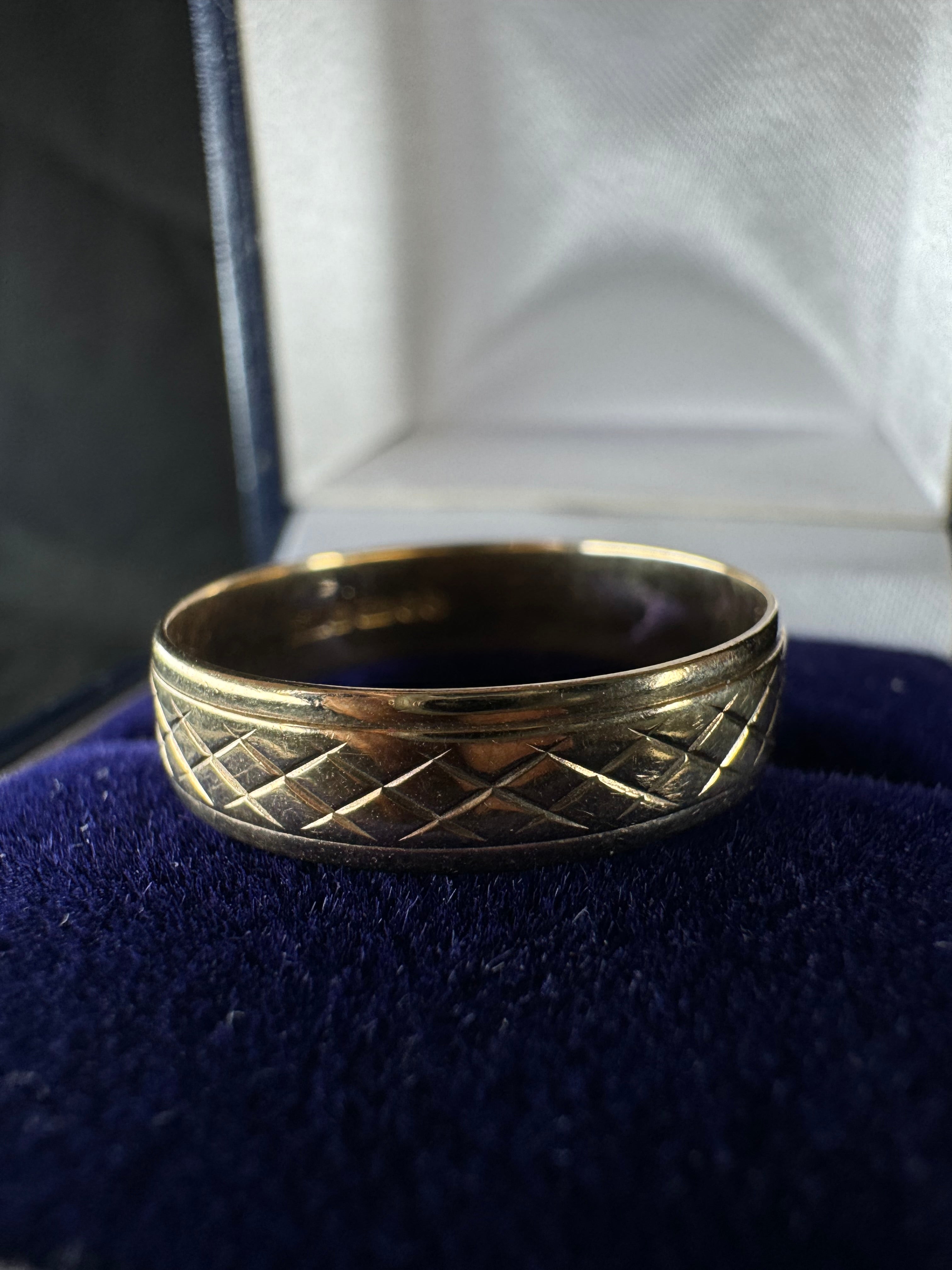 9ct Yellow Gold Pattern Band