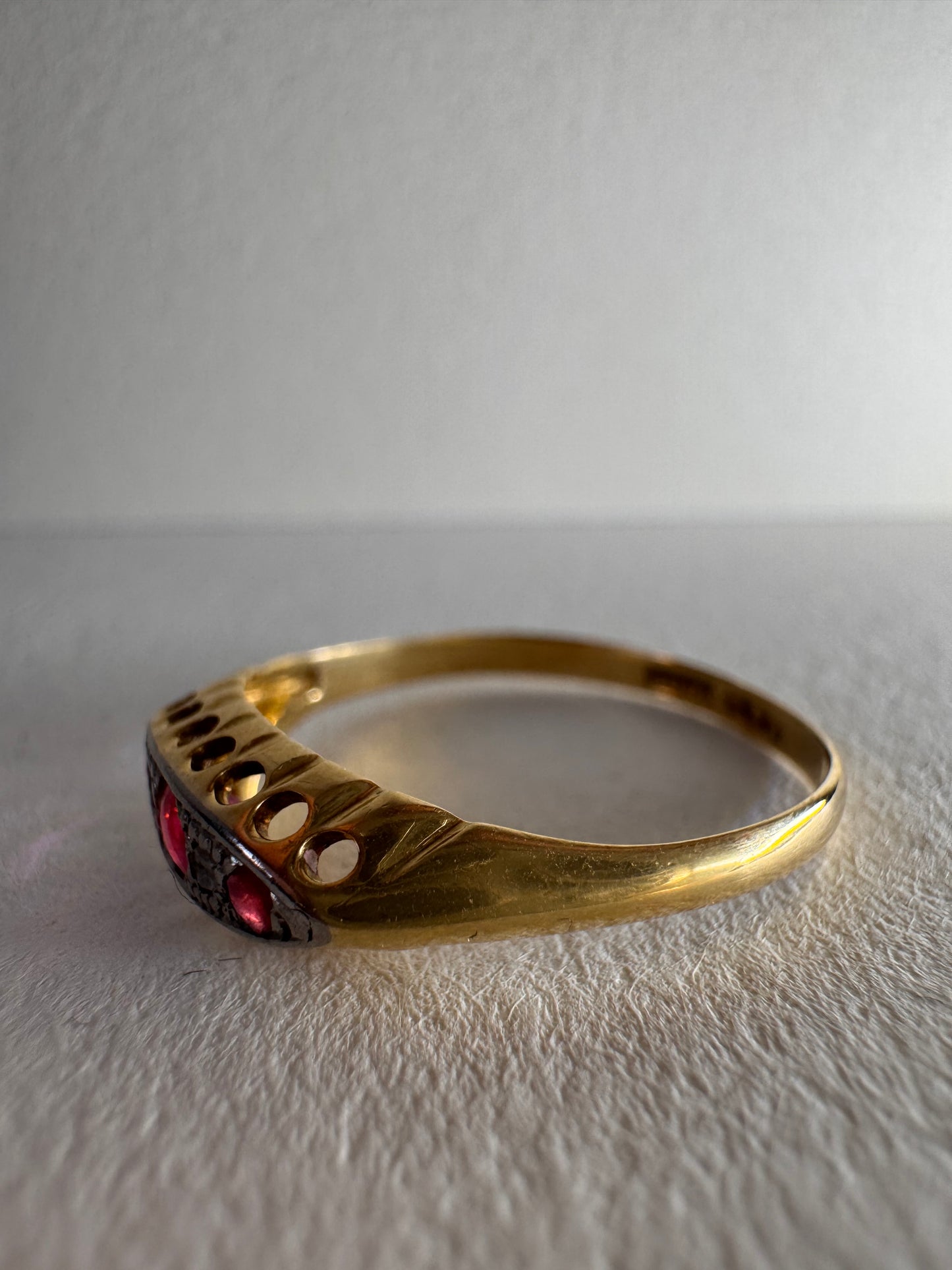 Vintage 18ct Ruby Diamond Ring