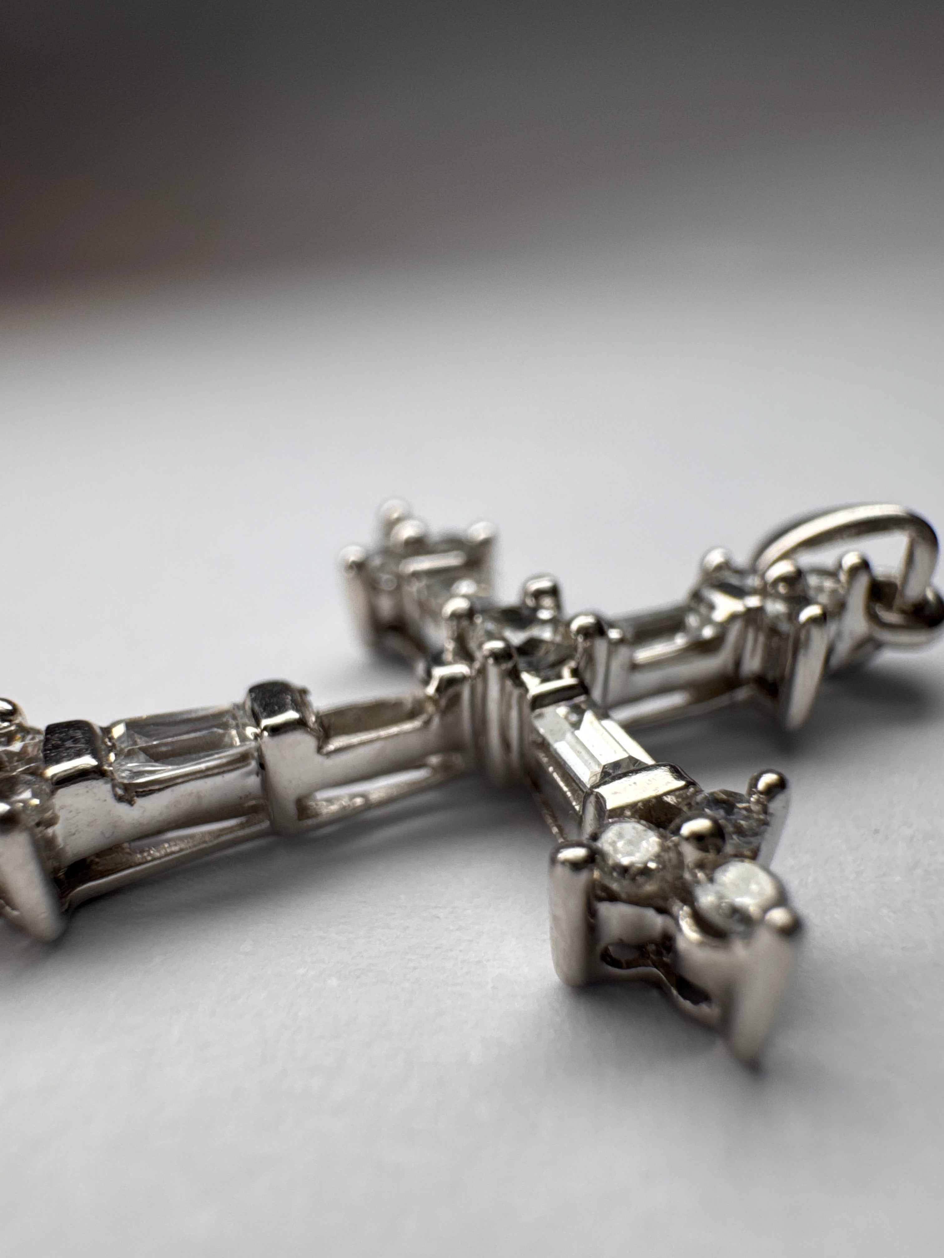 9ct CZ Cross Pendant (missing stone)