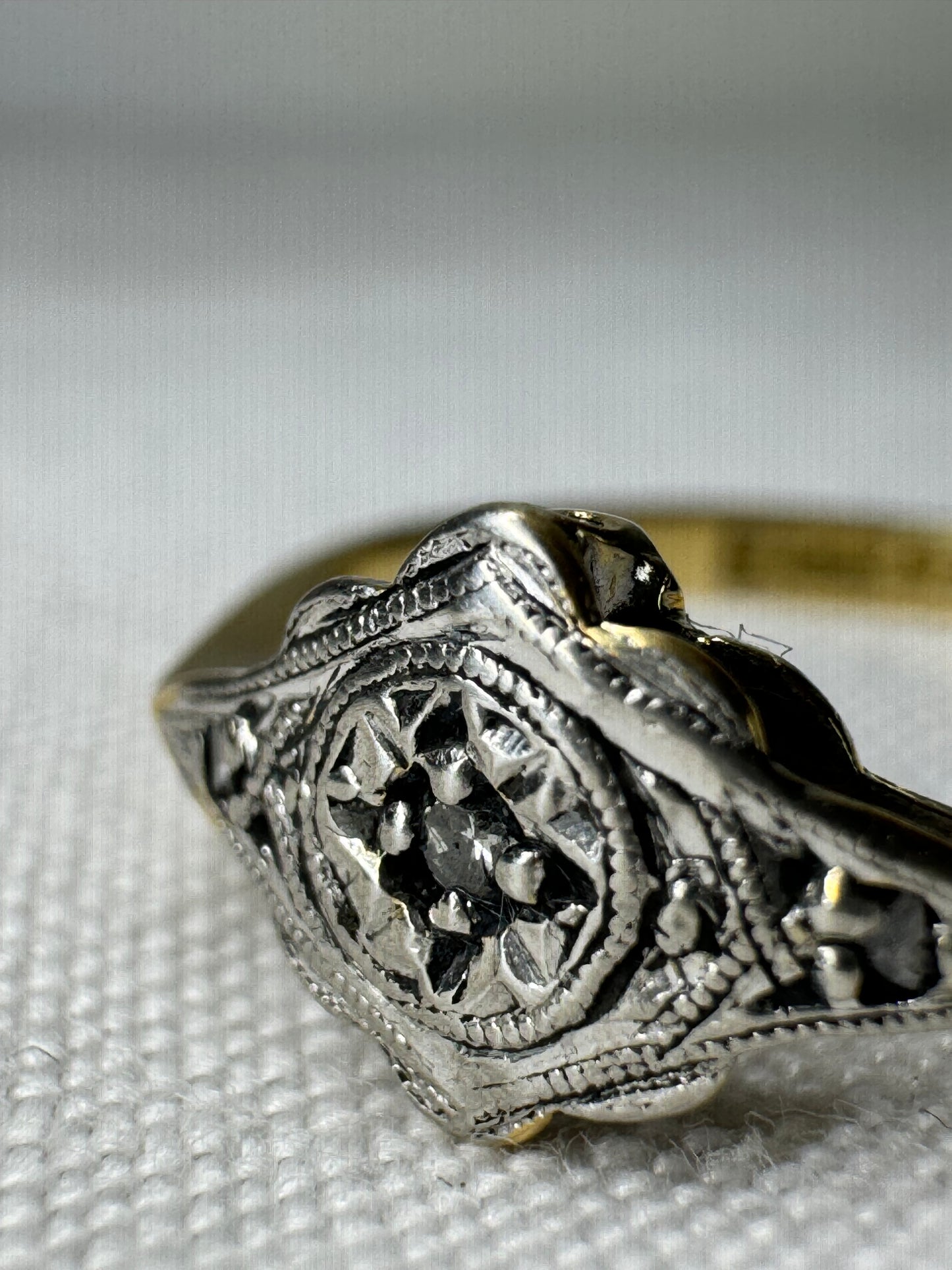 Antique 18ct Yellow Gold Platinum Diamond Ring