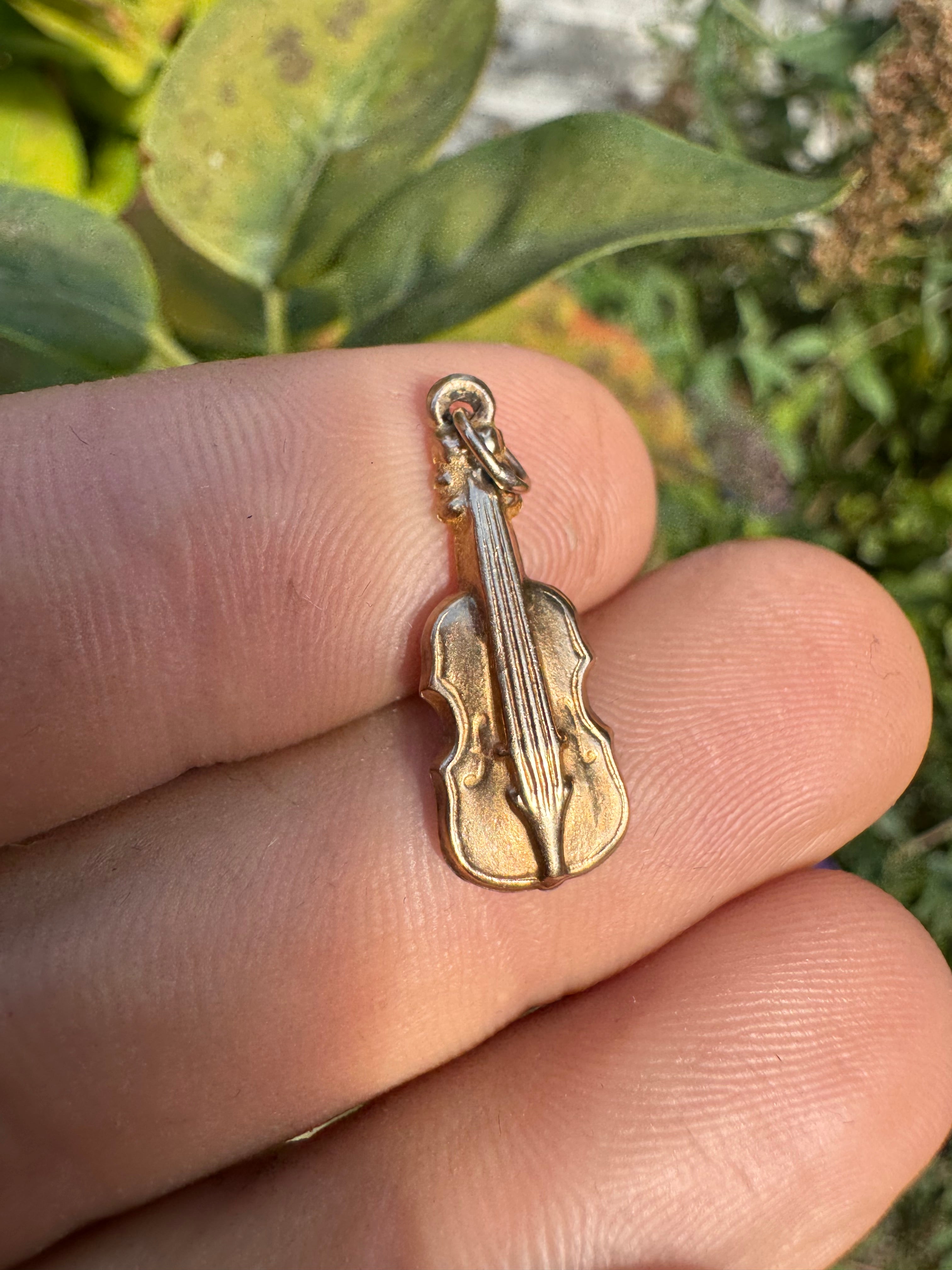 9ct Violin pendant