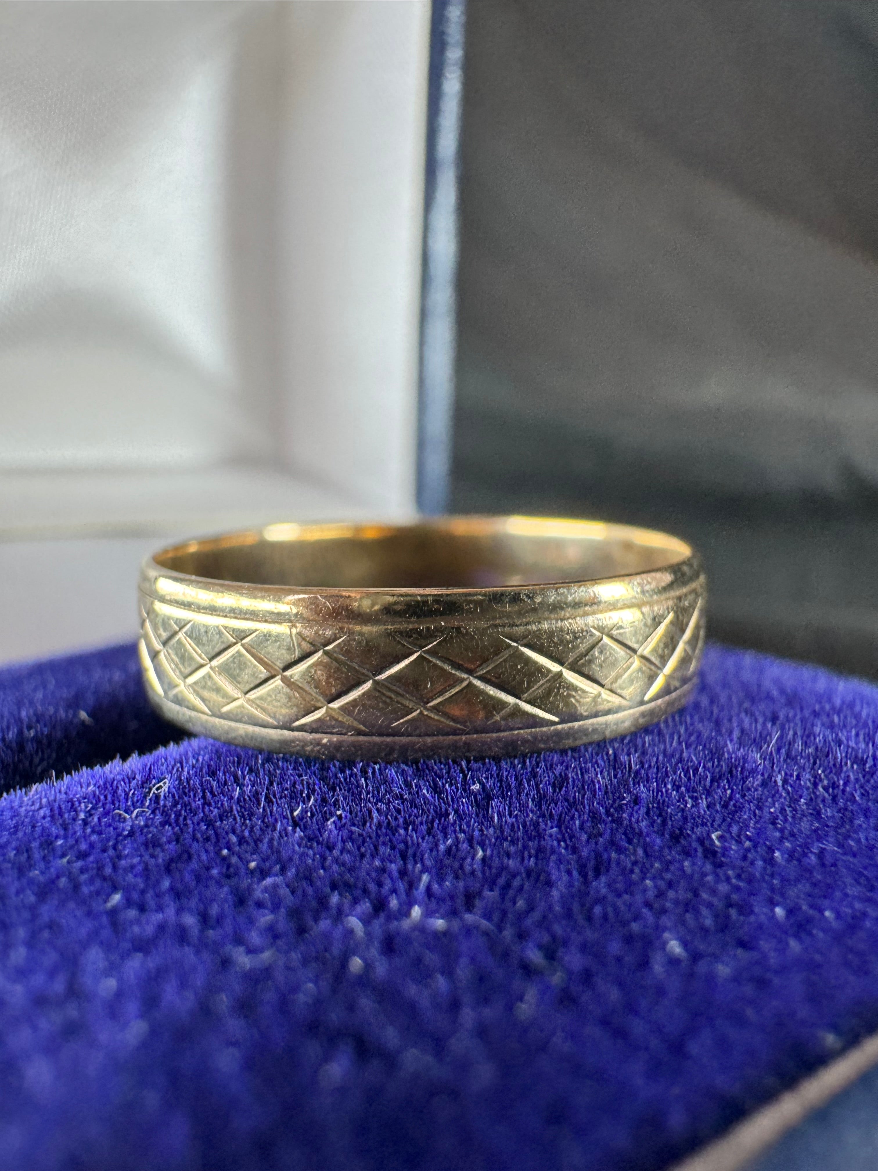 9ct Yellow Gold Pattern Band