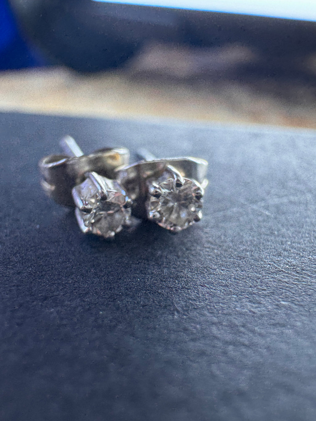 18ct White Gold Diamond Earrings 0.1ct (approx each)