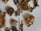 Lot 47: A collection of vintage costume jewellery (estimate £5-20)