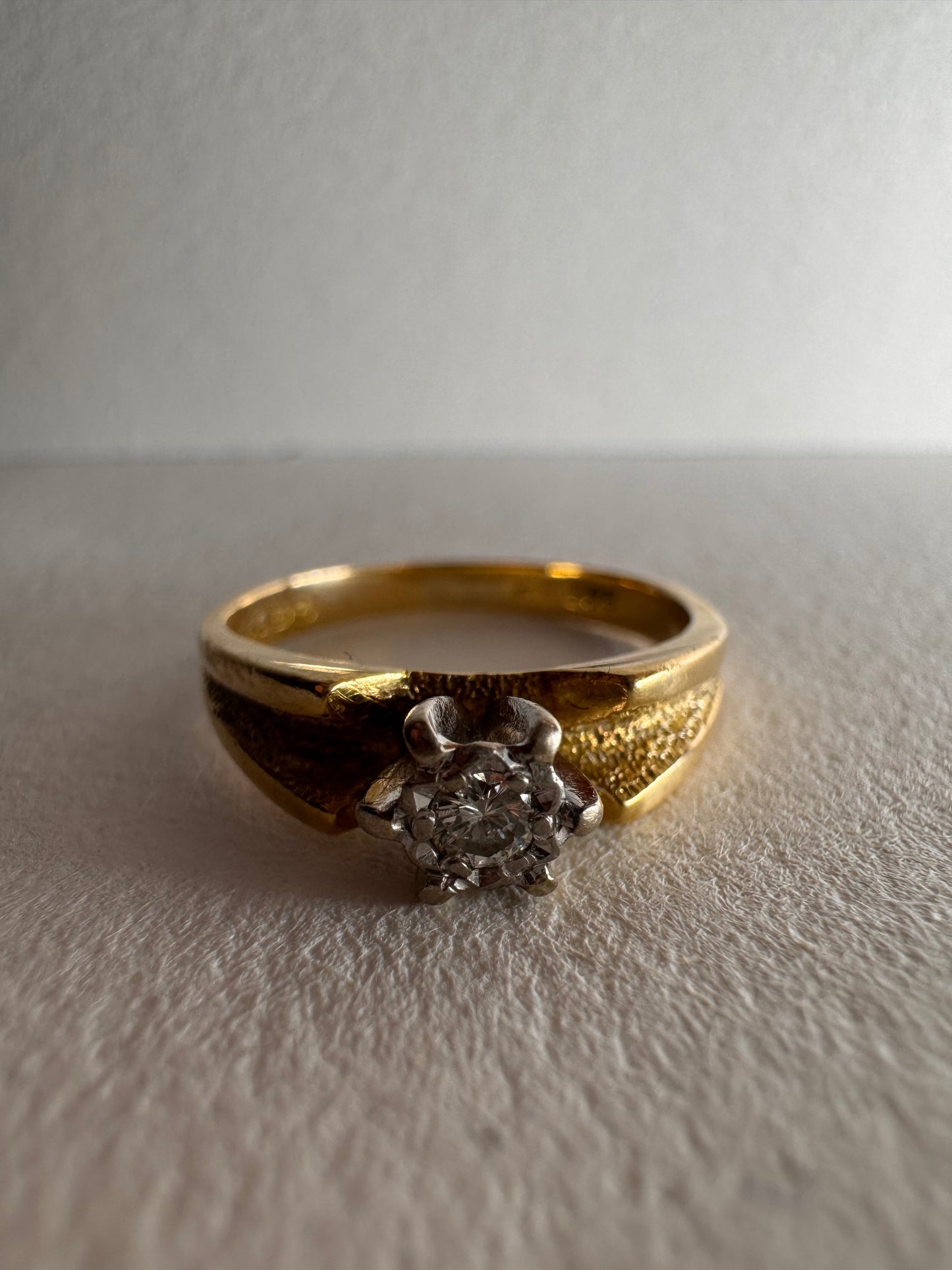 18ct Yellow Gold Diamond Ring