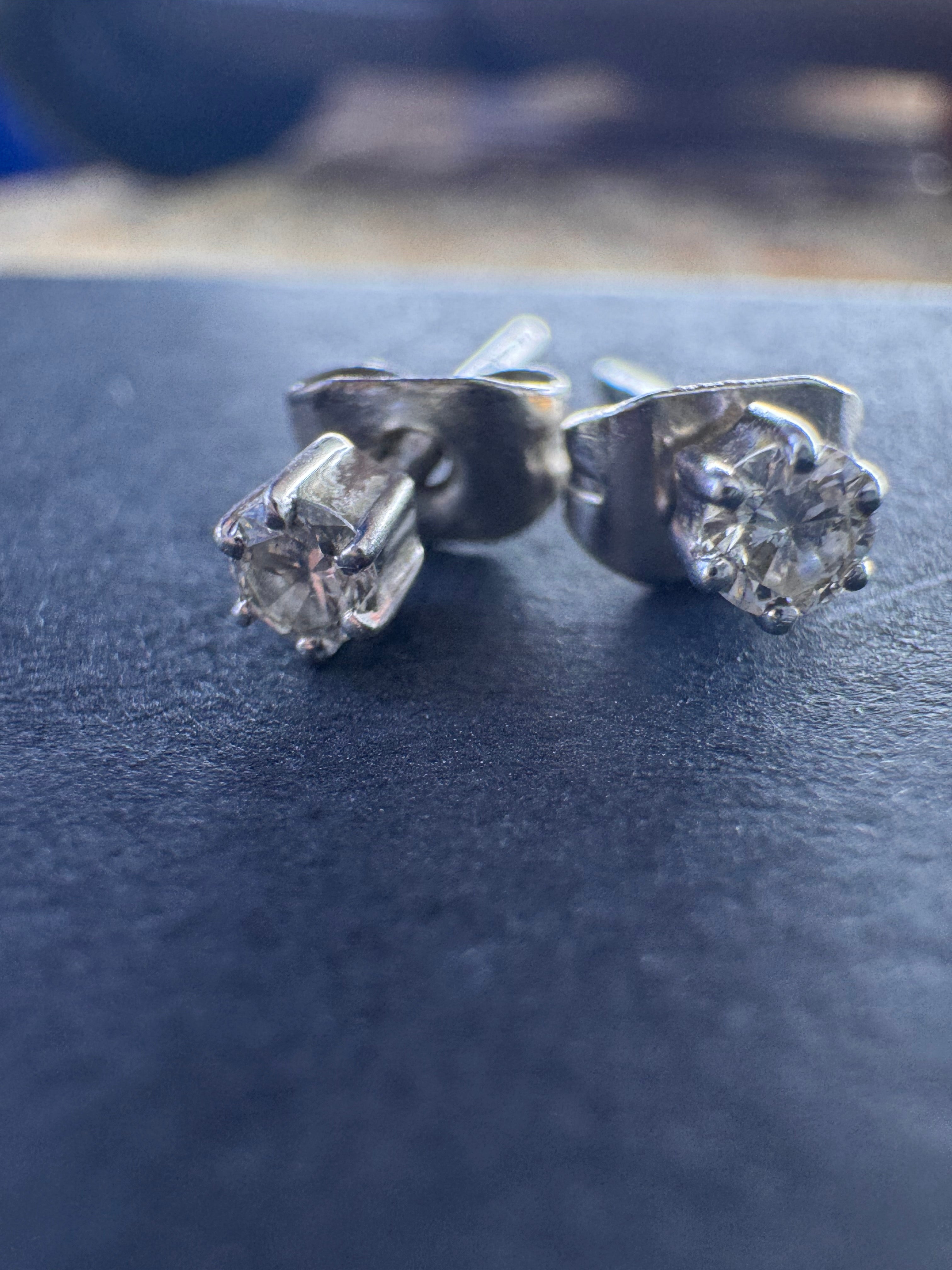 18ct White Gold Diamond Earrings 0.1ct (approx each)