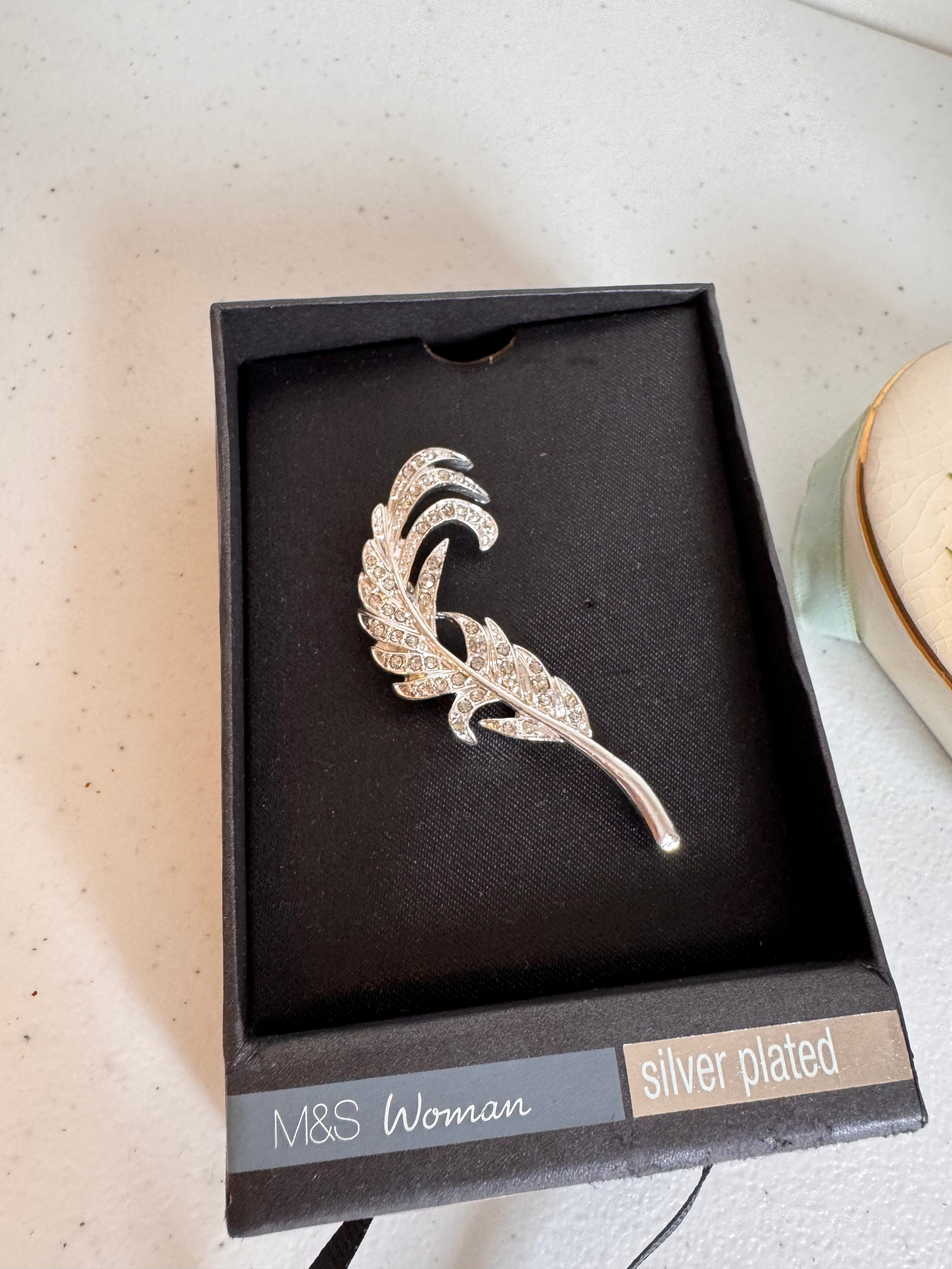 Lot 40: vintage Watch + more (Estimate £5)