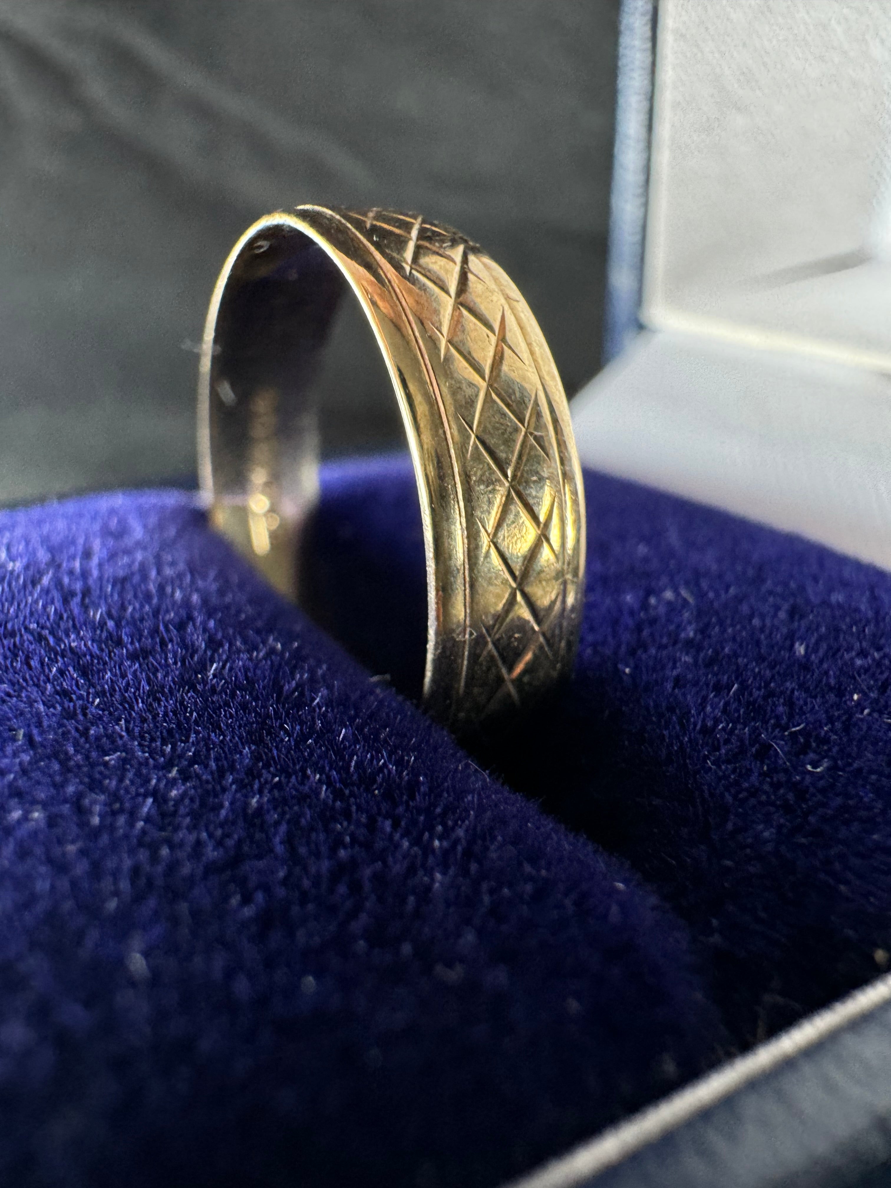 9ct Yellow Gold Pattern Band