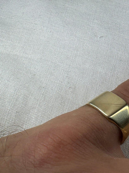 Vintage 9ct Yellow Gold Square Signet Ring