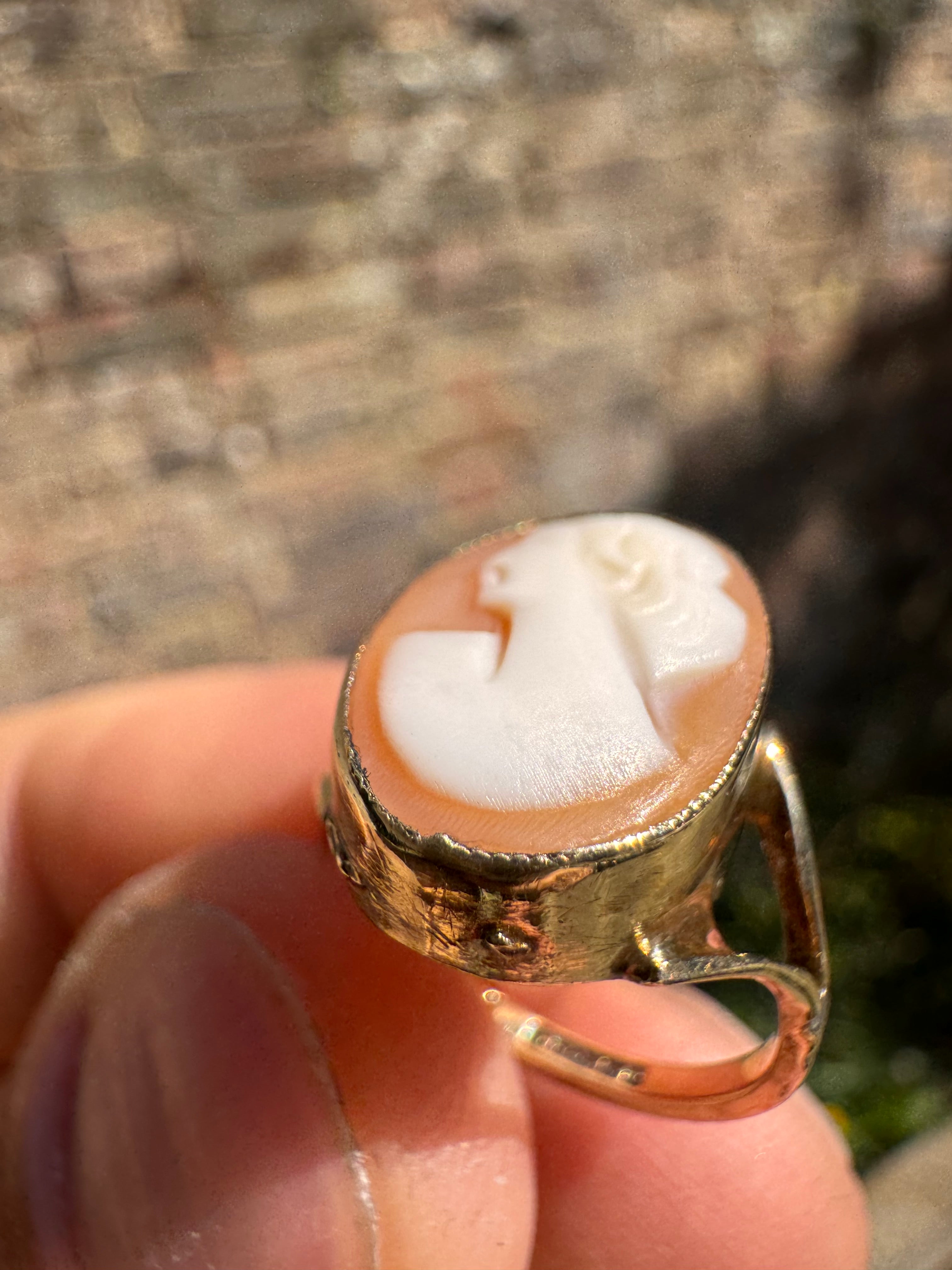 Vintage 9ct Cameo Yellow Gold Ring