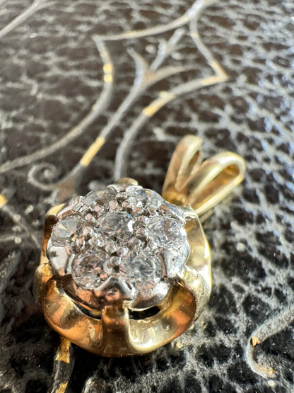 9ct Yellow Gold Cubic Zirconia (7 stone) Flower Pendant