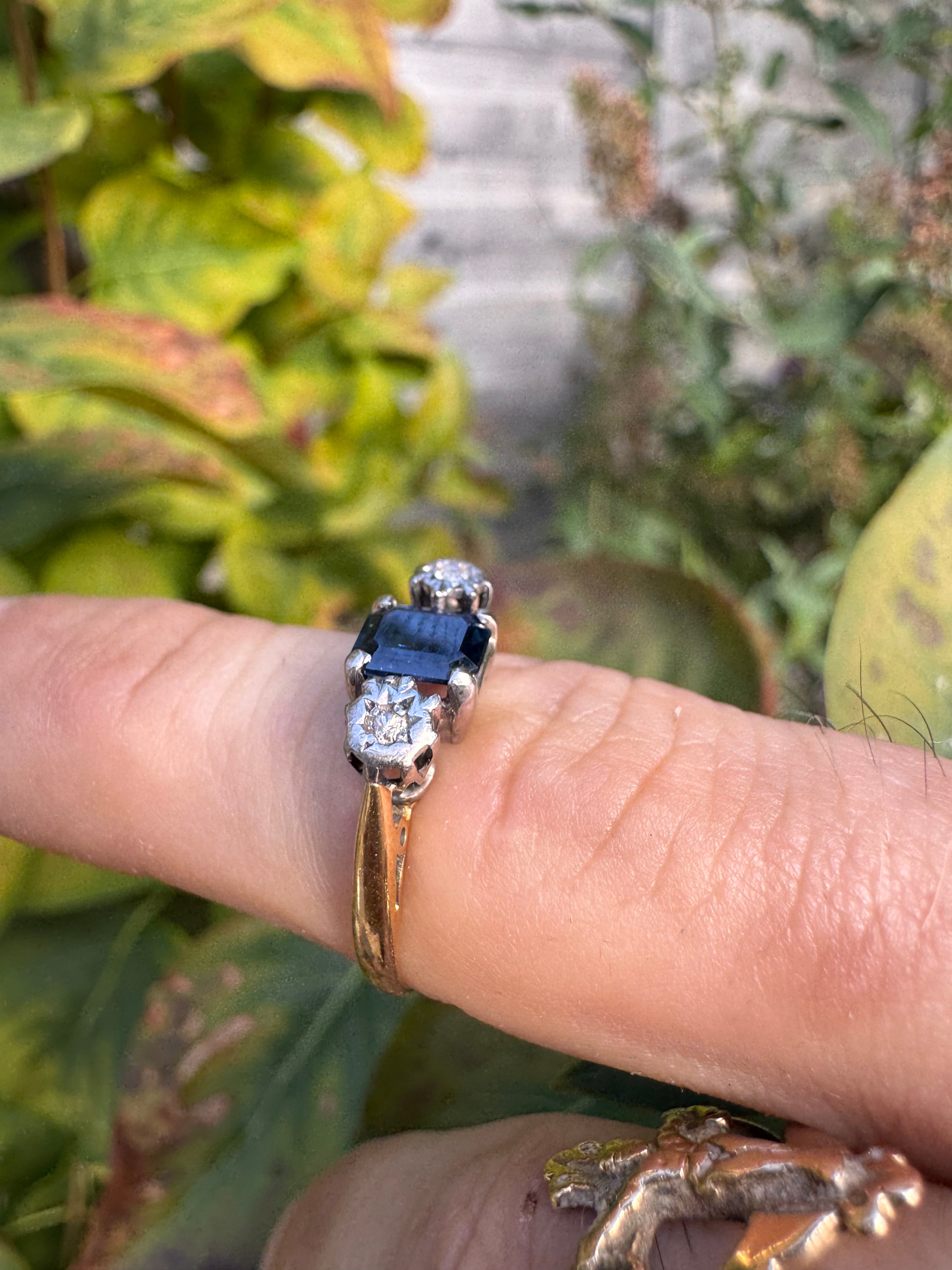18ct Yellow Gold Sapphire Ring