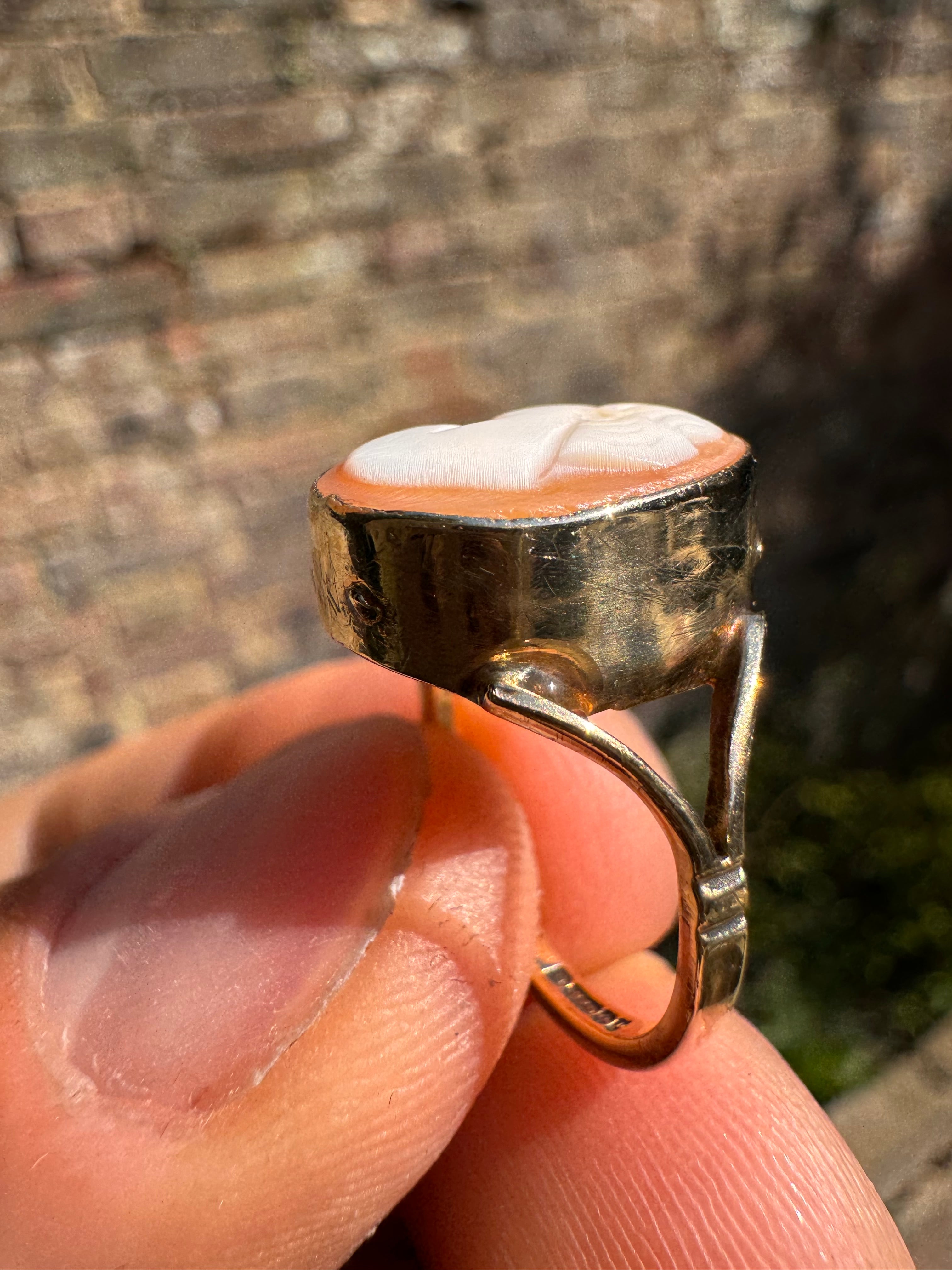 Vintage 9ct Cameo Yellow Gold Ring