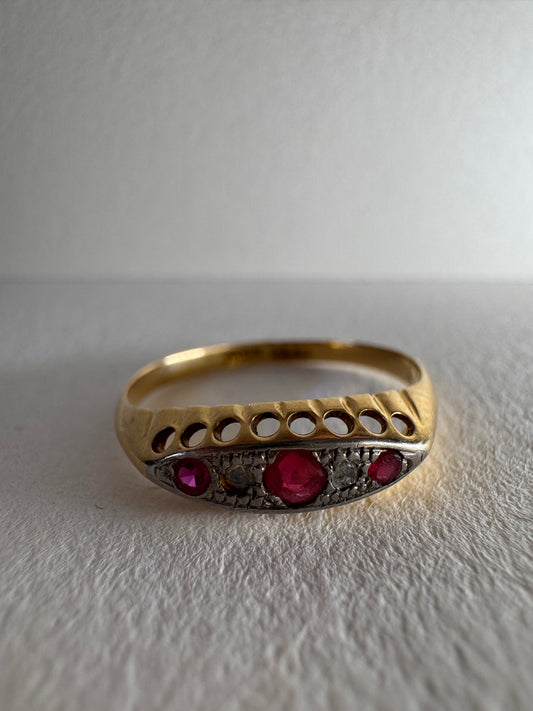 Vintage 18ct Ruby Diamond Ring