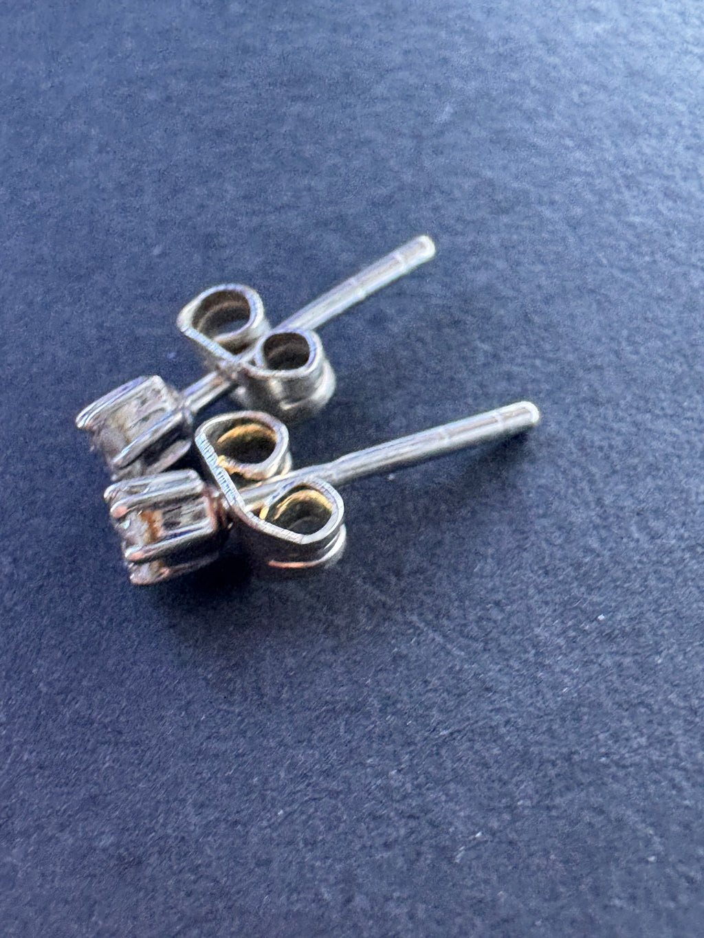 18ct White Gold Diamond Earrings 0.1ct (approx each)