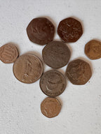 Lot 53: A collection of world coins (Estimate £5)