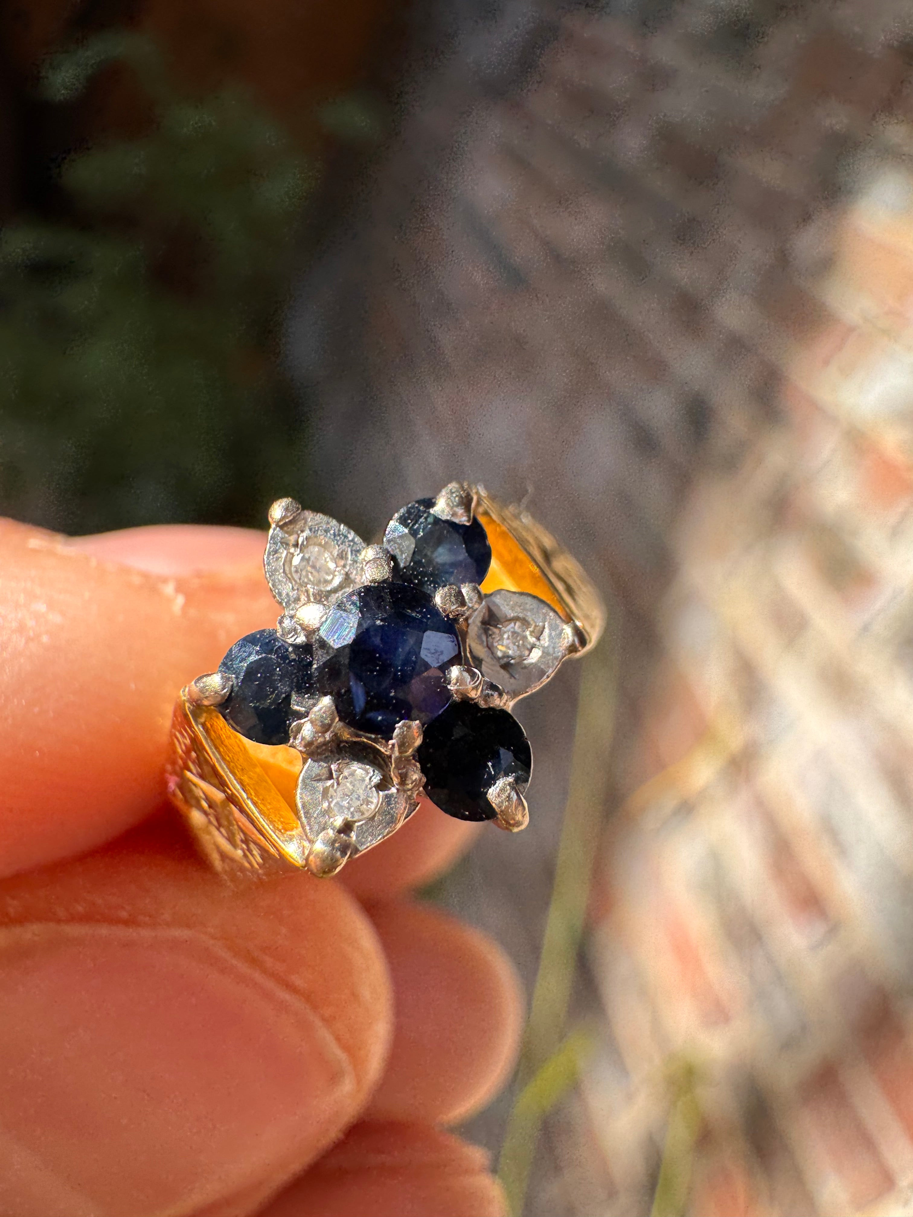 18ct Yellow Gold Sapphire Diamond Ring