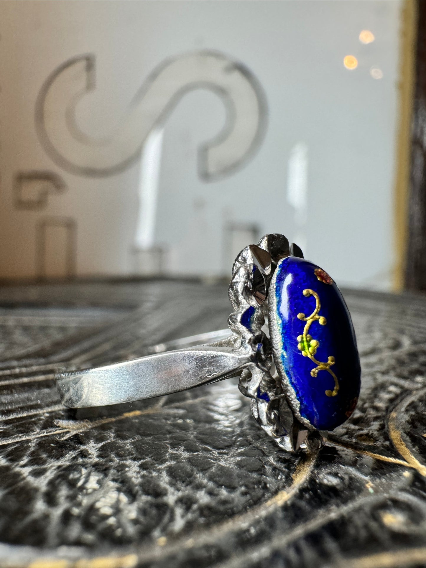 18ct White Gold Enamel Ring