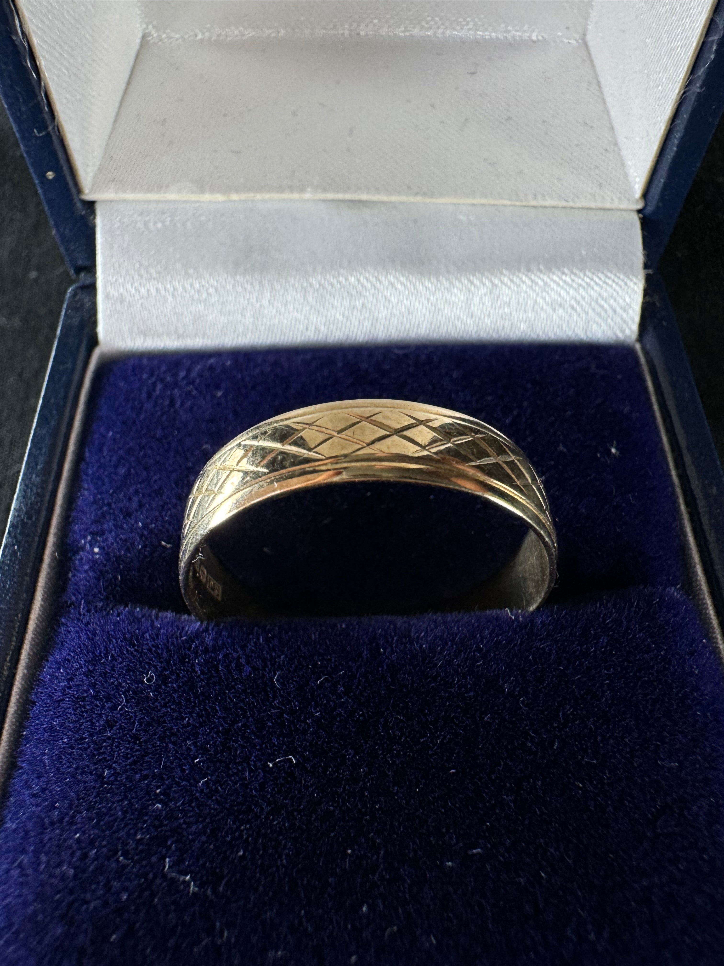 9ct Yellow Gold Pattern Band