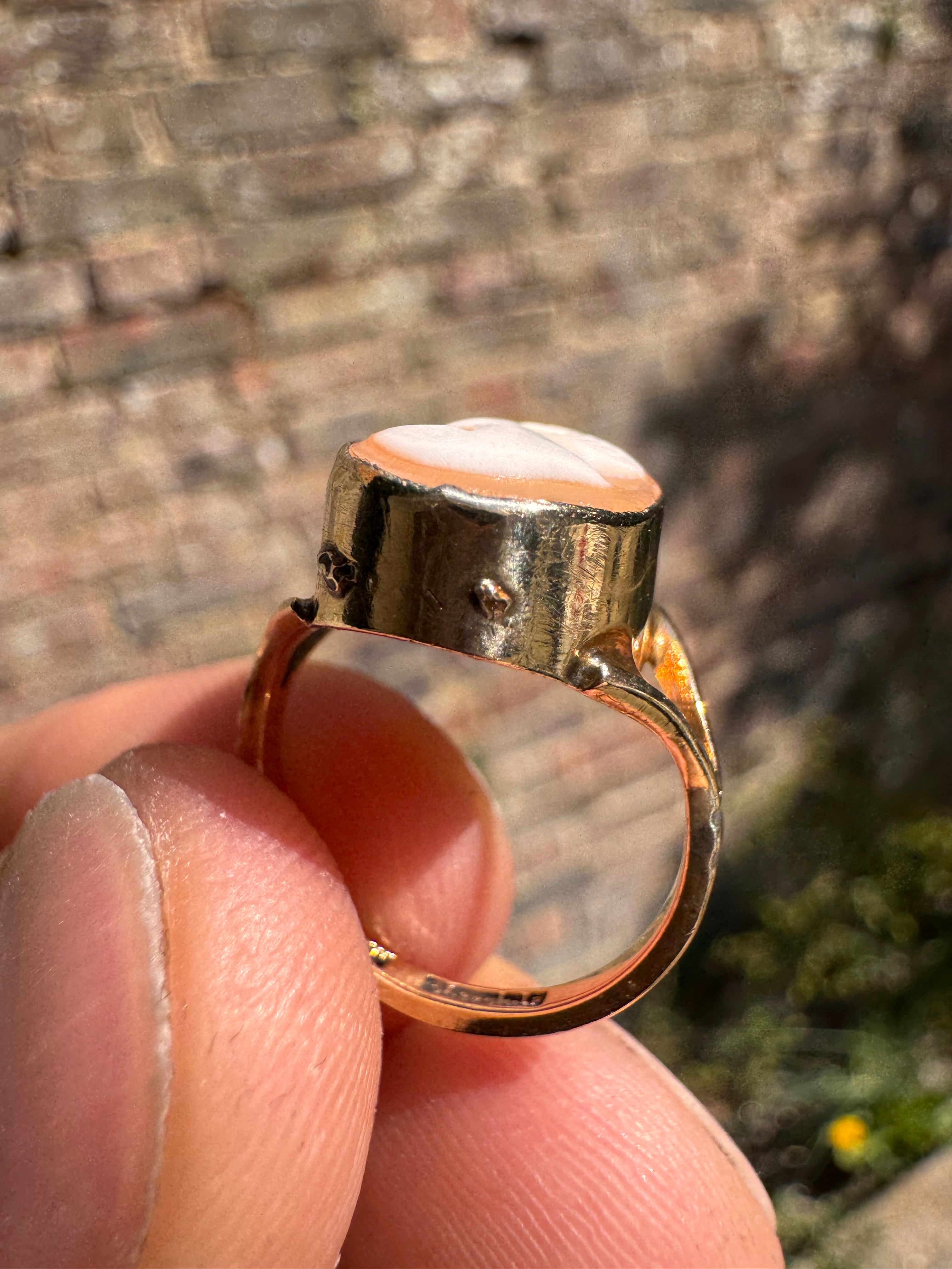 Vintage 9ct Cameo Yellow Gold Ring