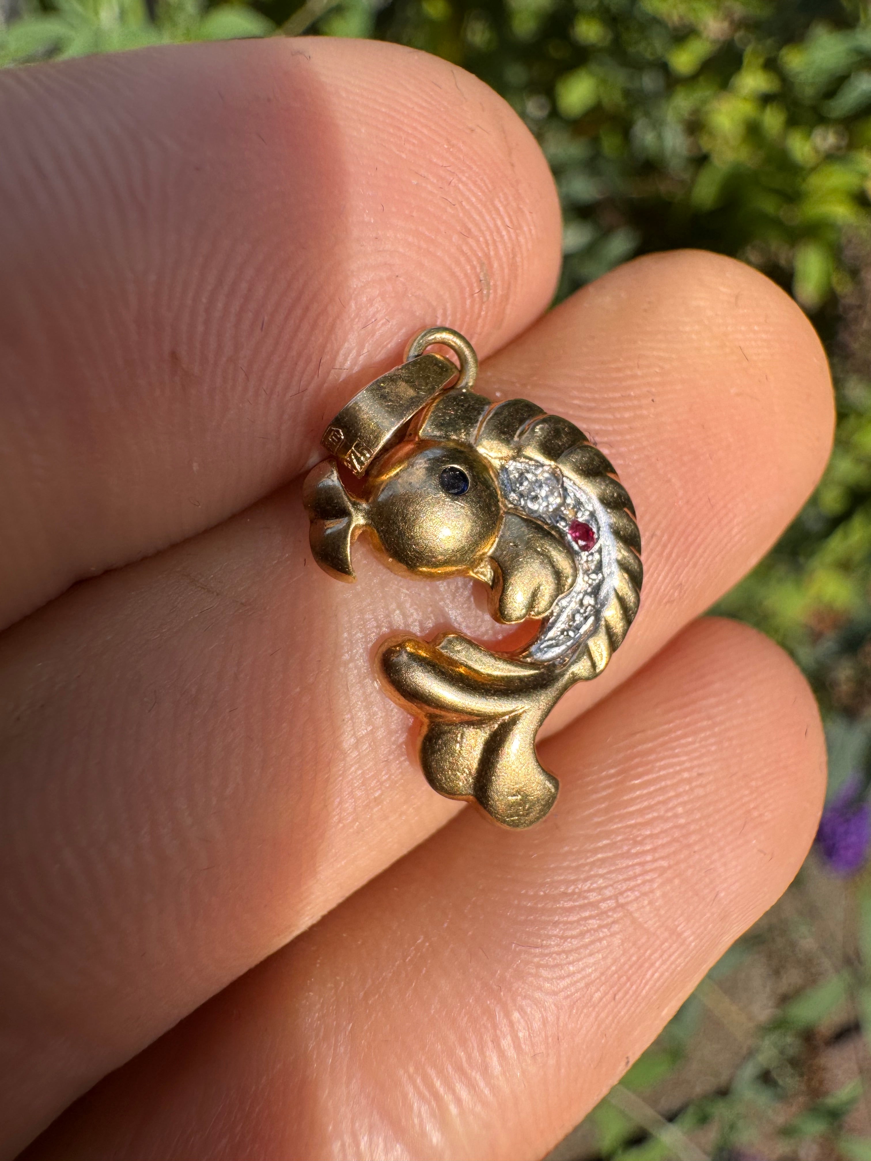 9ct Fish pendant