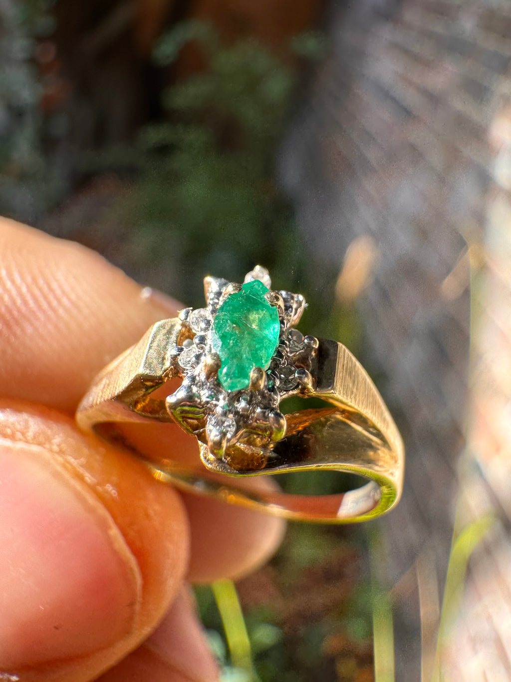 18ct Yellow Gold Emerald Diamond Ring