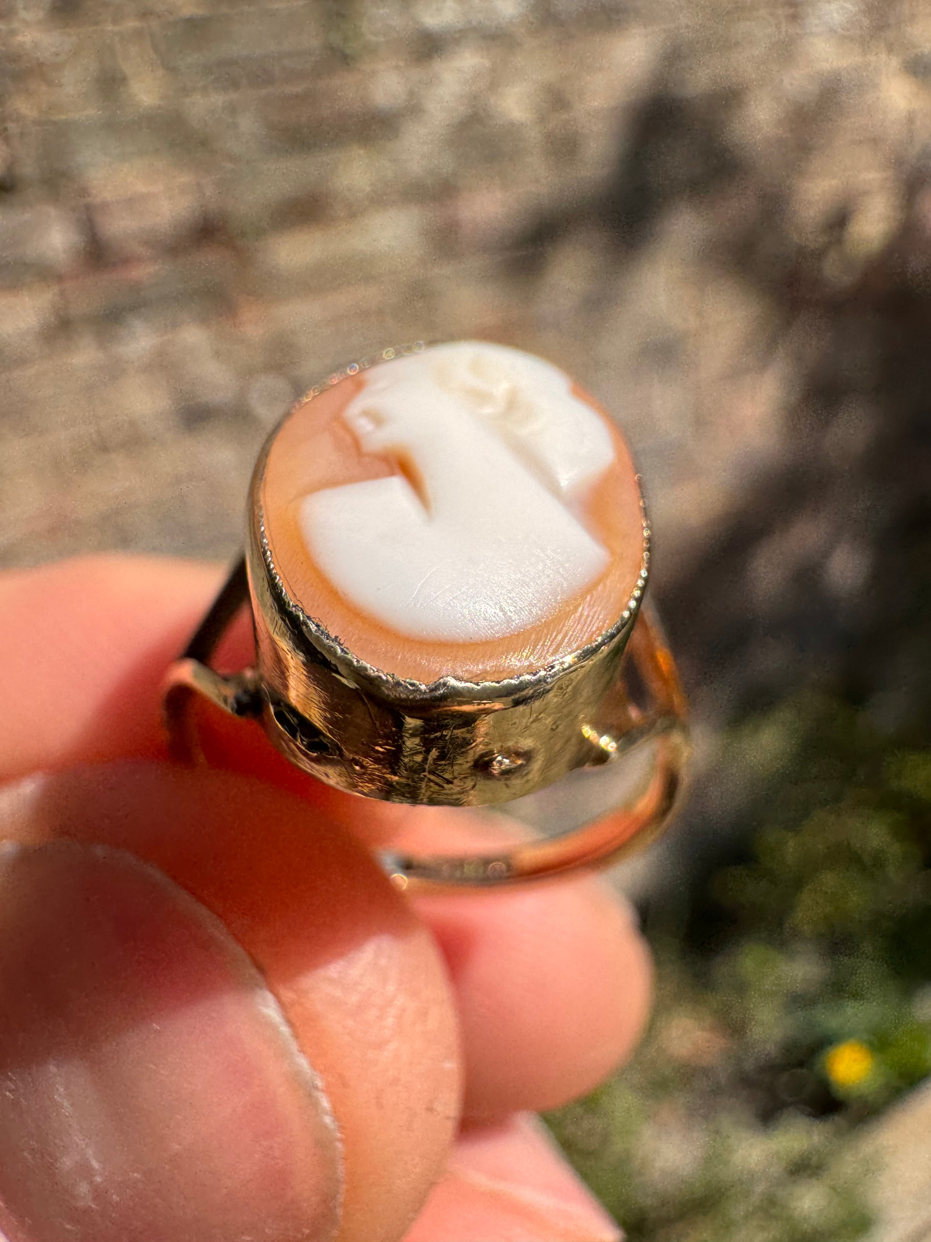 Vintage 9ct Cameo Yellow Gold Ring