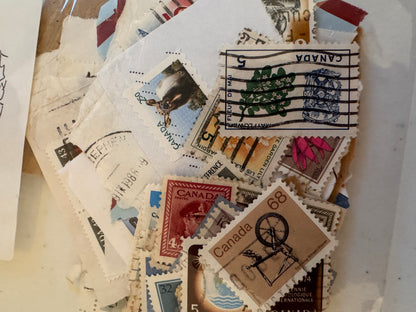 Lot 66: Canada Stamps x 400  (Estimate £10-20)