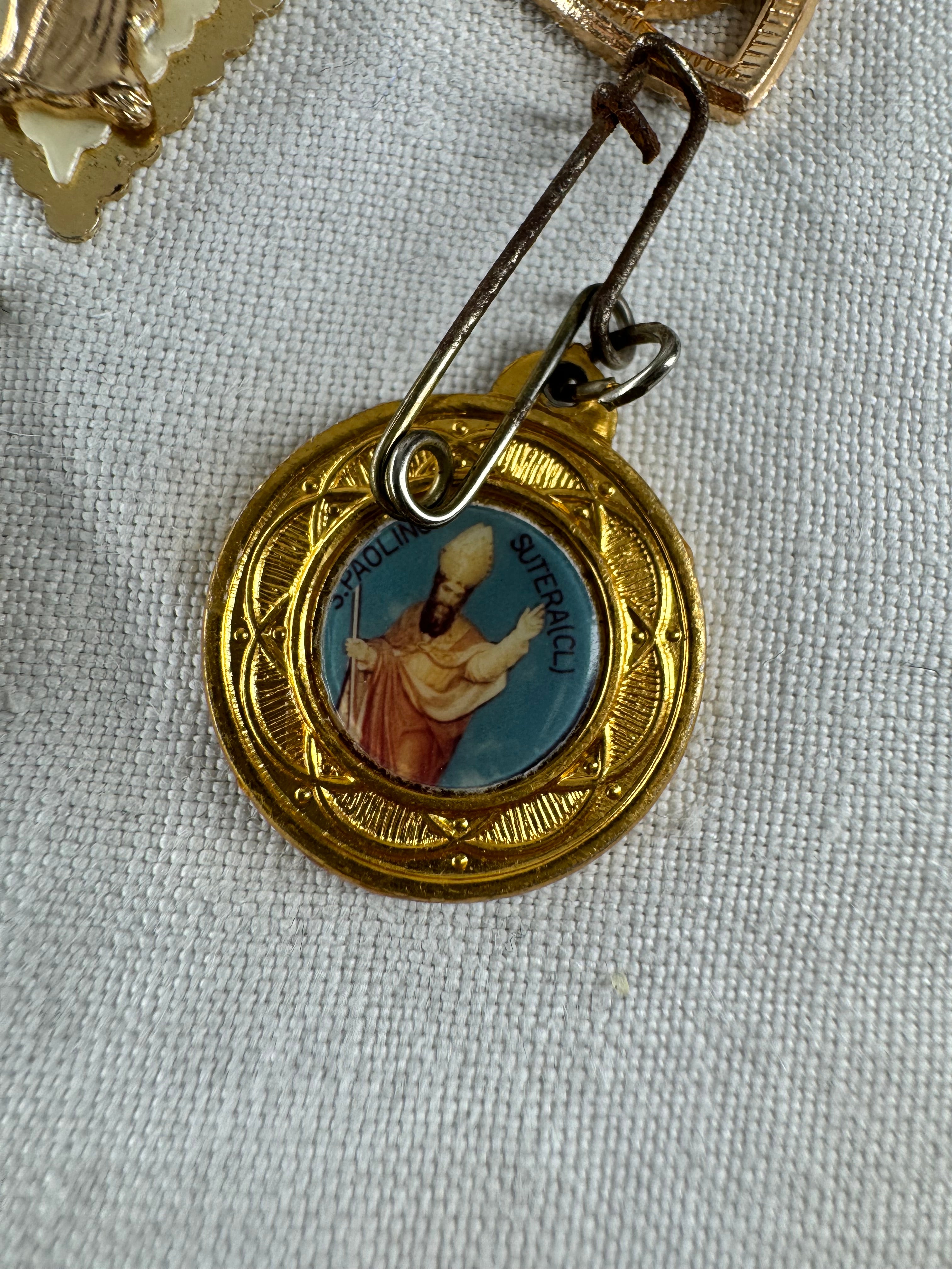 9 Vintage Religious Pin Badges joblot (SICILY HOUSE)