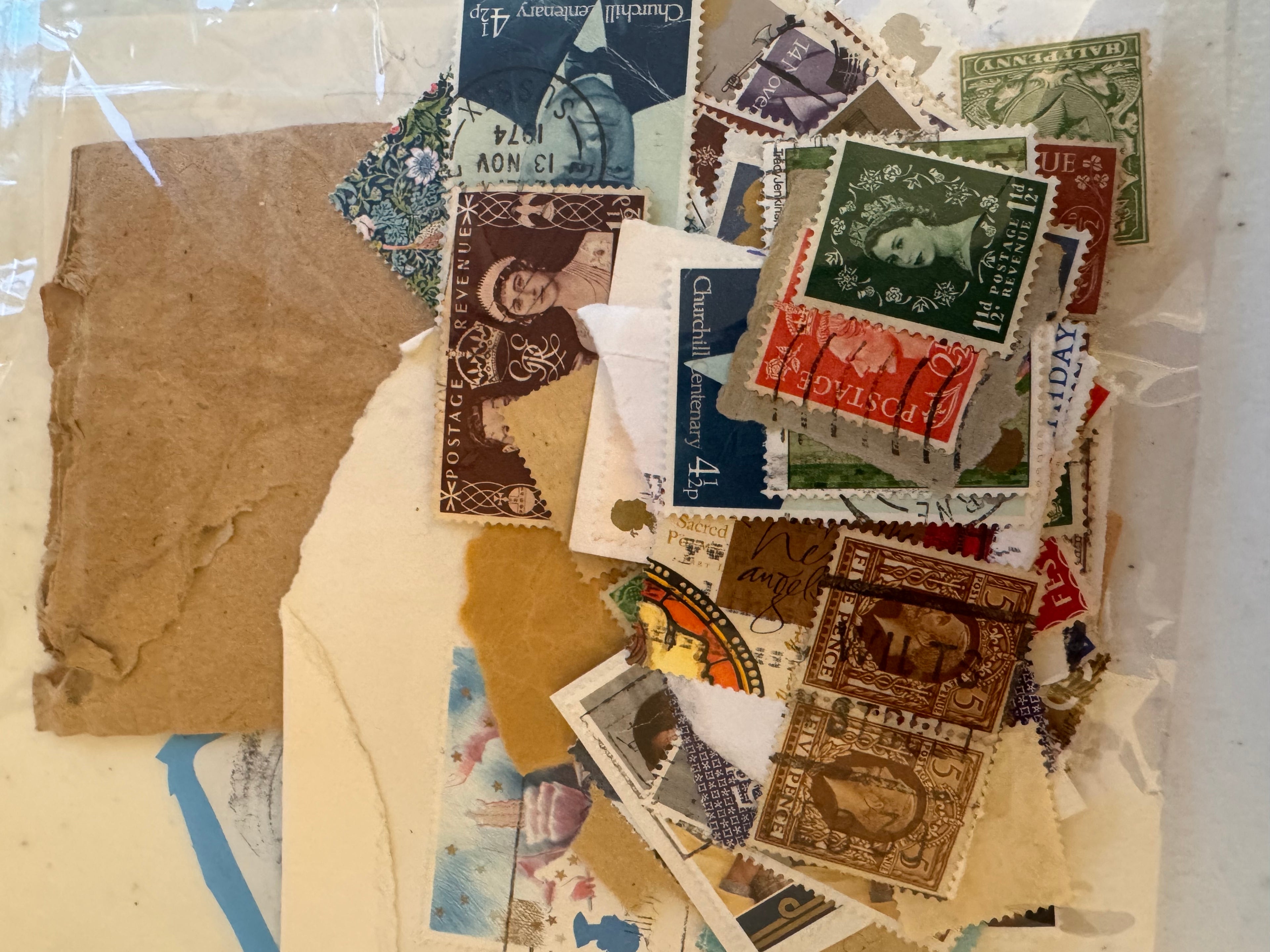 Lot 67: UK Stamps x 200  (Estimate £10-20)