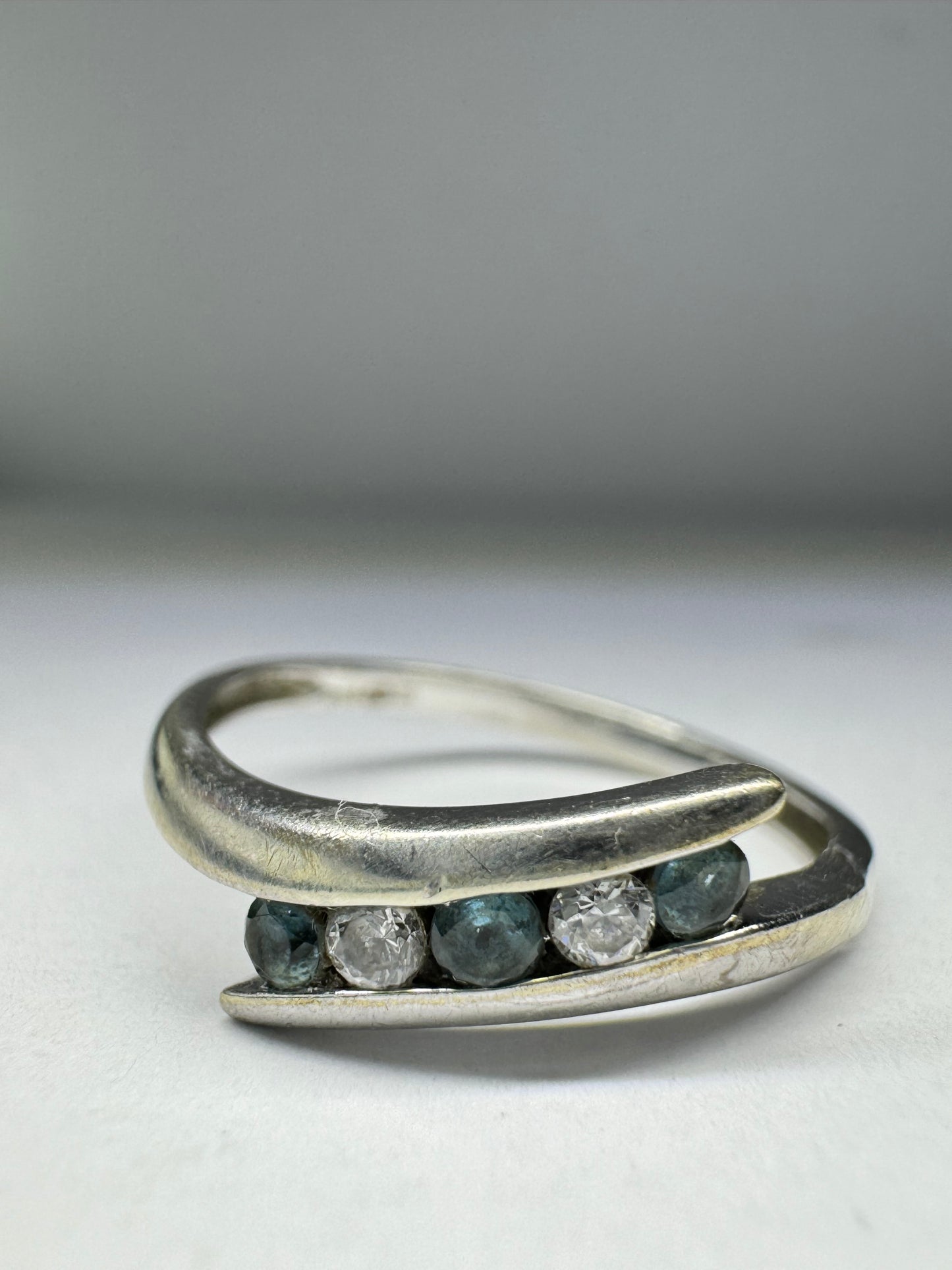 9ct Wavey White Gold Blue and White Gem Ring