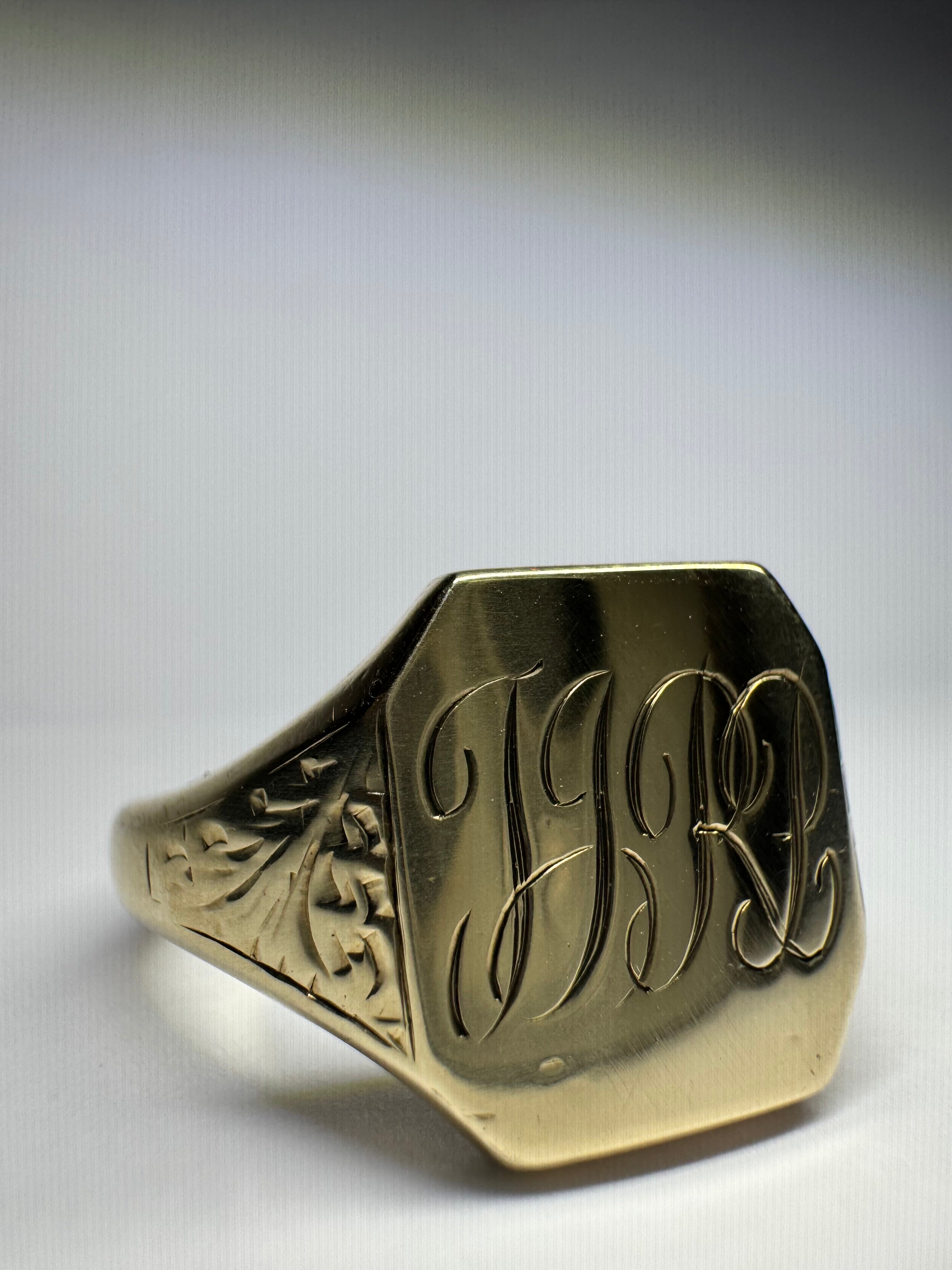Antique 9ct Yellow Gold Engraved Signet Ring