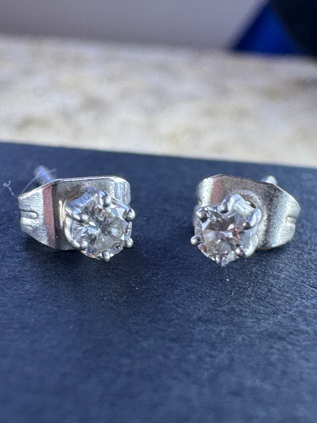 18ct White Gold Diamond Earrings 0.1ct (approx each)
