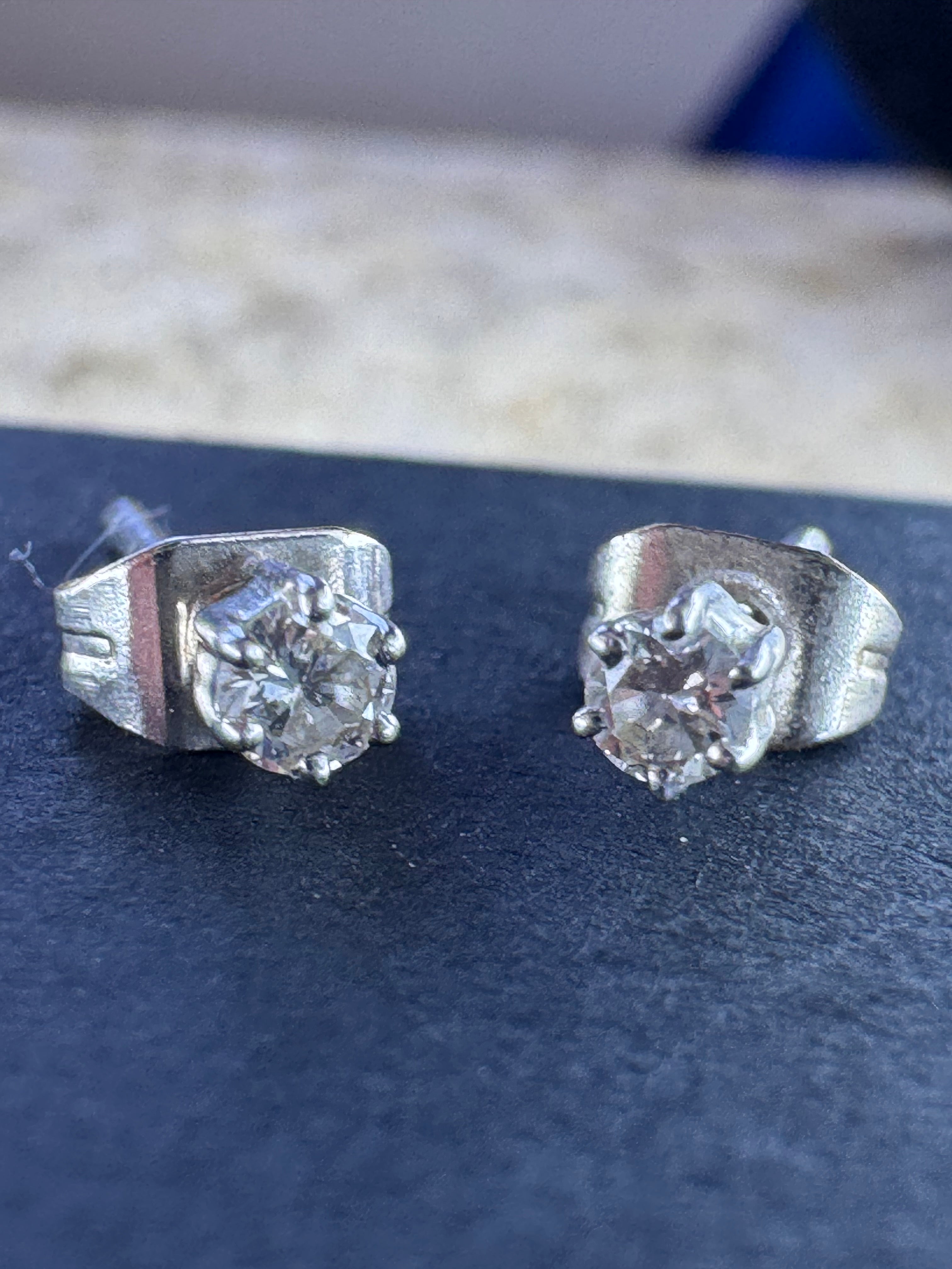 18ct White Gold Diamond Earrings 0.1ct (approx each)