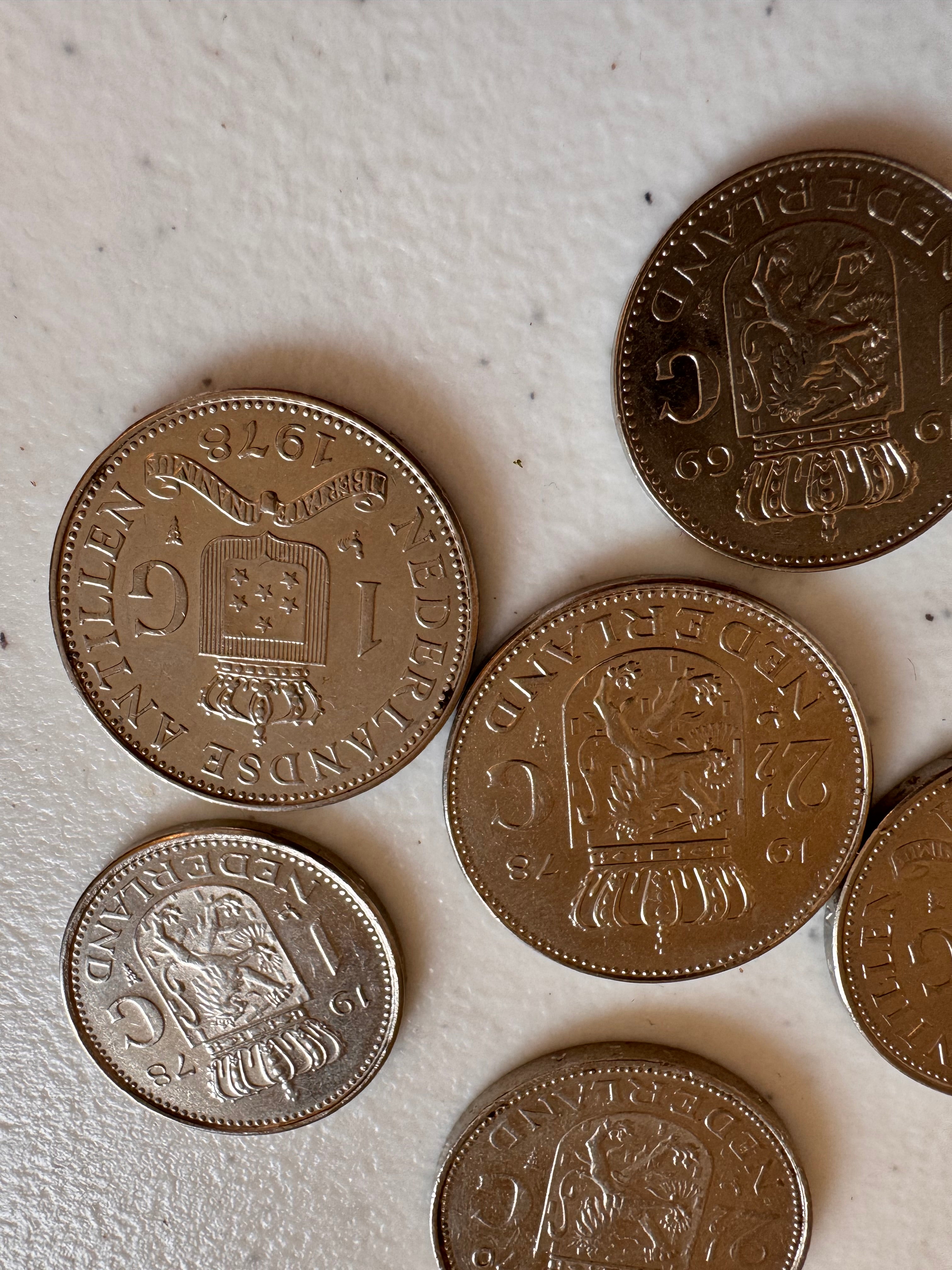 Lot 57: 1970 NETHERLANDS 2 1/2 GULDEN 72% silver + more (Estimate £20-40)