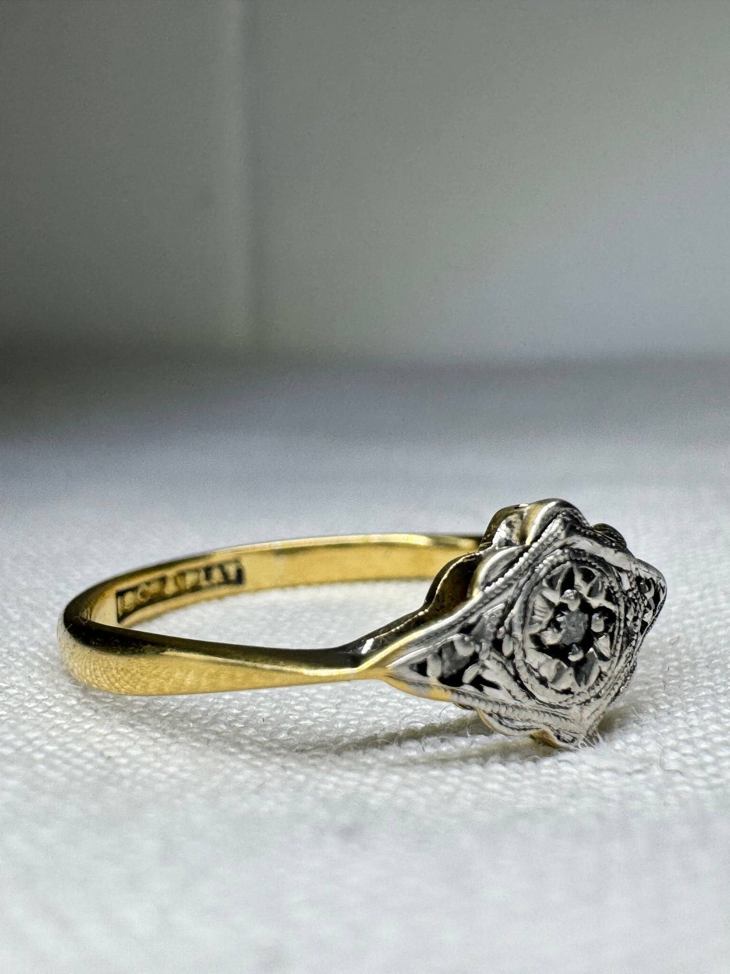 Antique 18ct Yellow Gold Platinum Diamond Ring