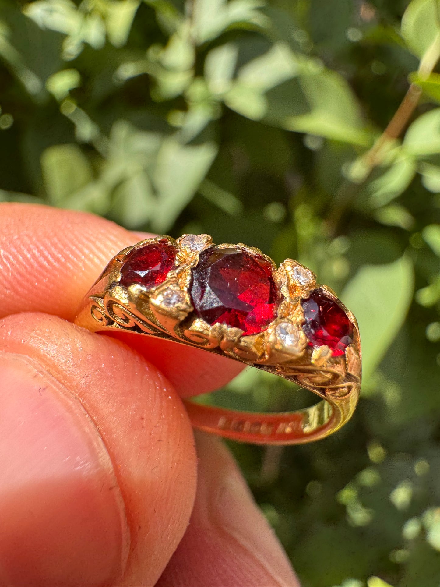 18ct Yellow Gold Garnet Ring