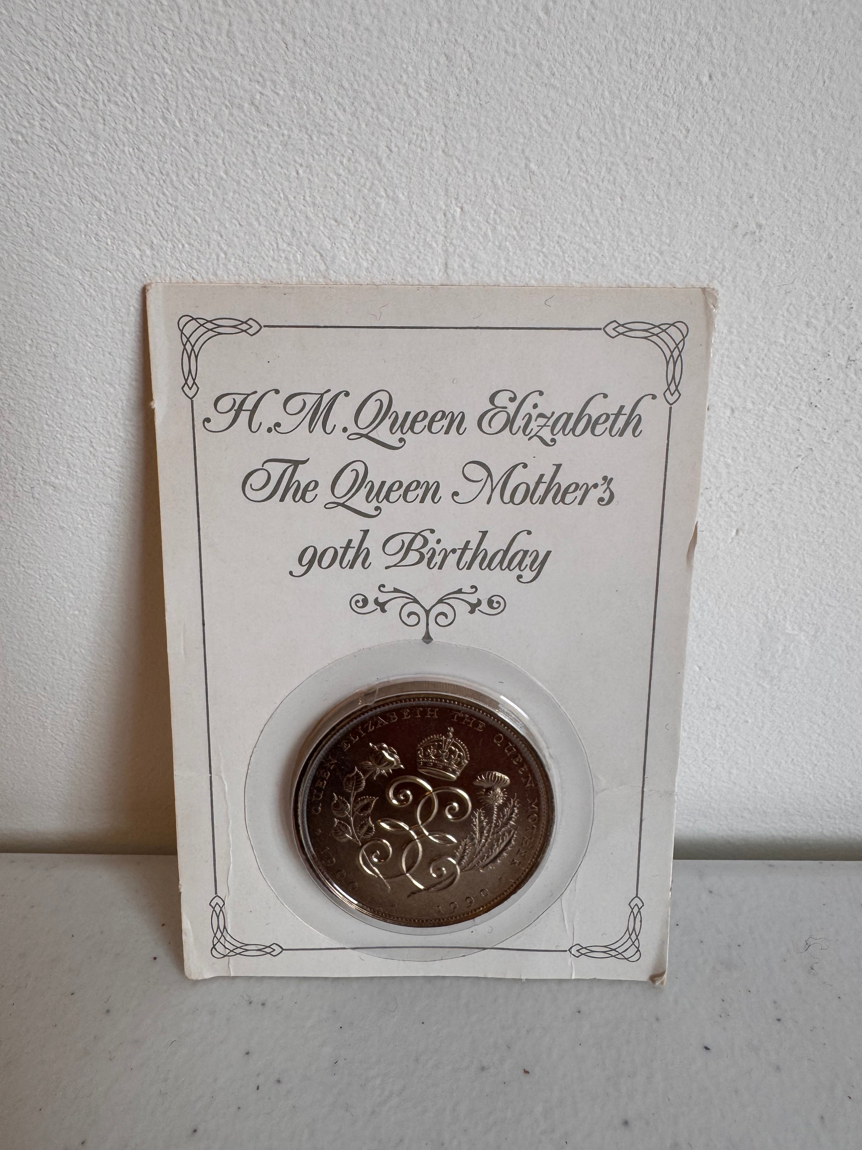 Lot 20: £5 coin Queen Elizabeth 90th (Estimate £10-20)