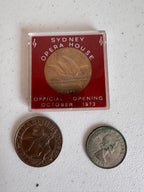 Lot 34: SYDNEY
HOUSE 1973 + others (Estimate £5)